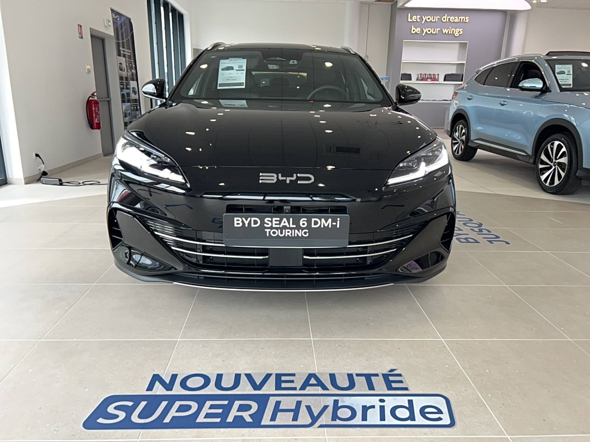 Vente en ligne Byd Seal 6 DM-i Touring  1.5l DM-i 156 kW PHEV au prix de 41 890 €