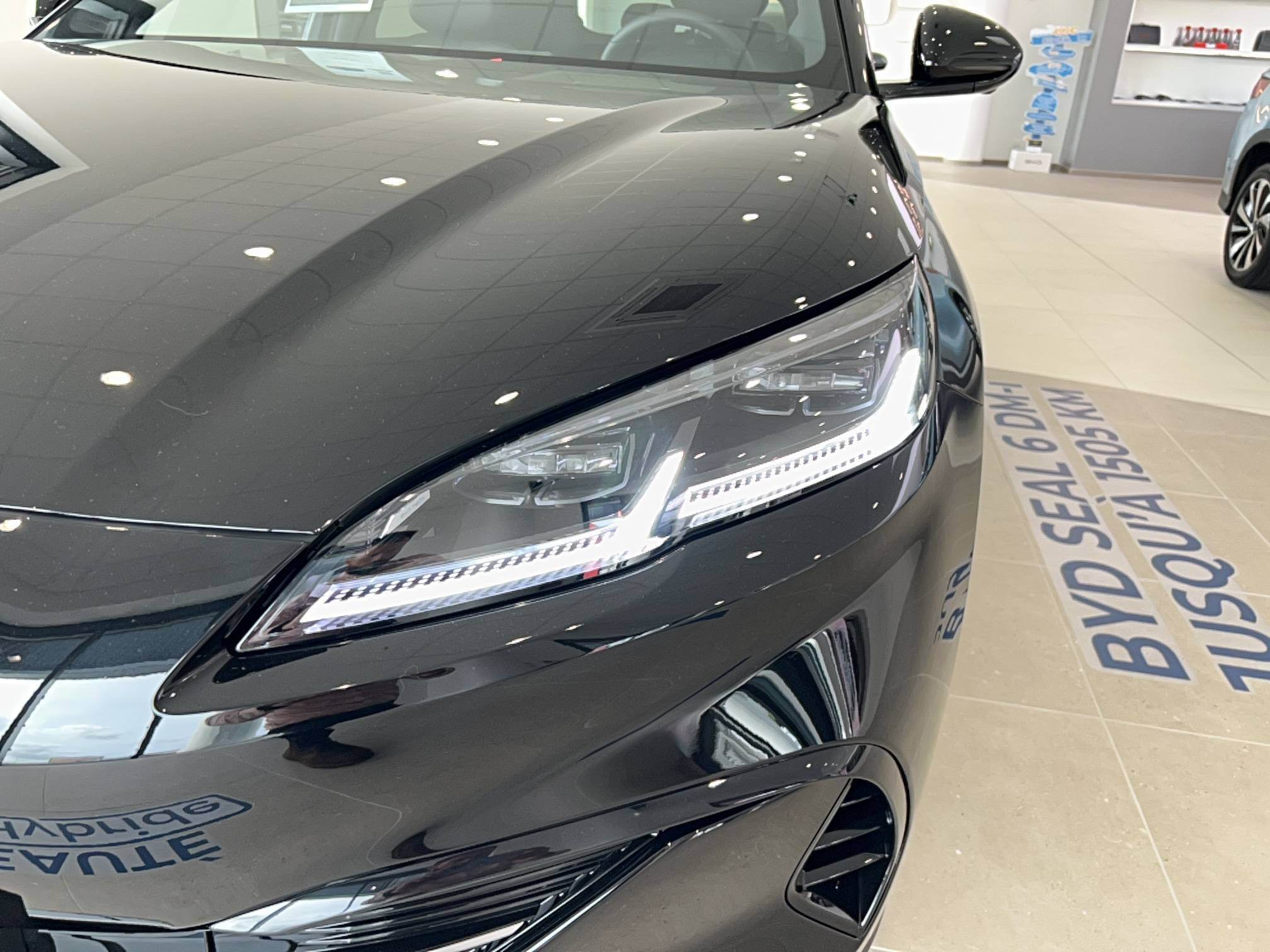 Vente en ligne Byd Seal 6 DM-i Touring  1.5l DM-i 156 kW PHEV au prix de 41 890 €