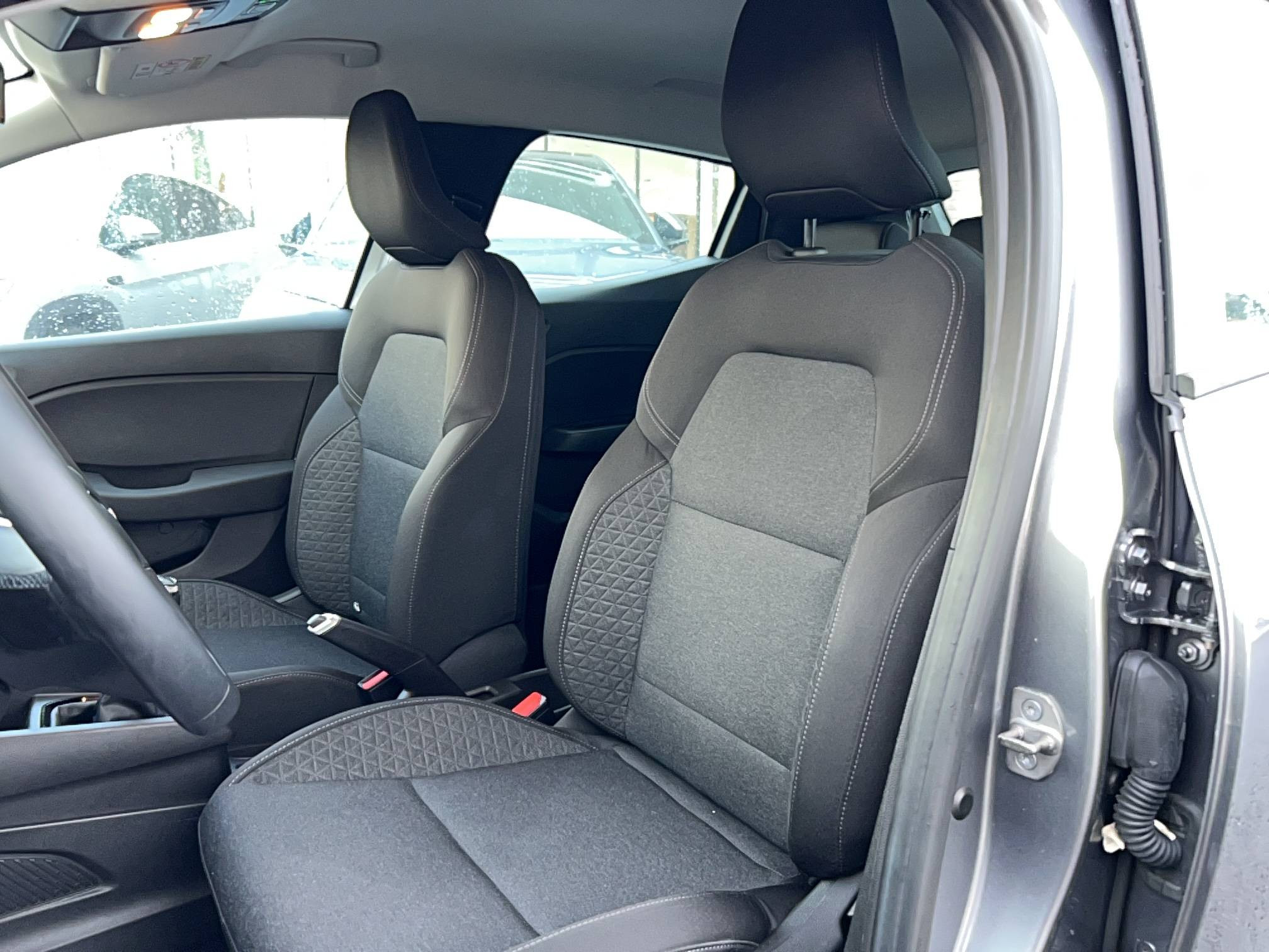 Vente en ligne Renault Clio 5 Clio TCe 90 au prix de 13 990 €