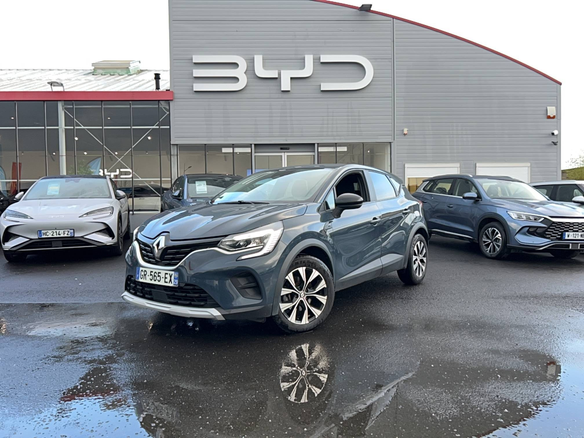 Renault Captur  E-Tech full hybrid 145 occasion de 2023 en vente à Nantes