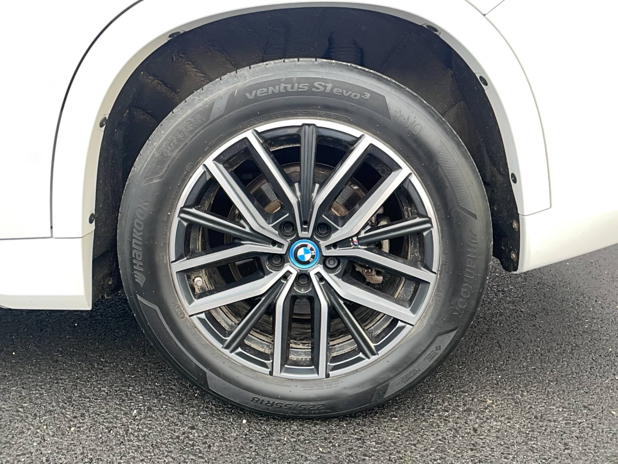 Vente en ligne Bmw iX iX1 eDrive20 204ch BVA au prix de 33 990 €