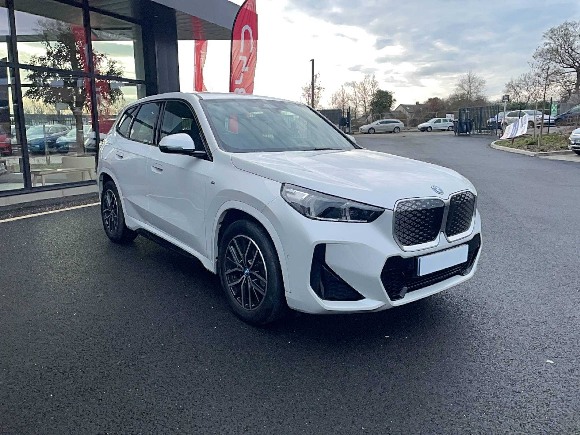 Vente en ligne Bmw iX iX1 eDrive20 204ch BVA au prix de 33 990 €