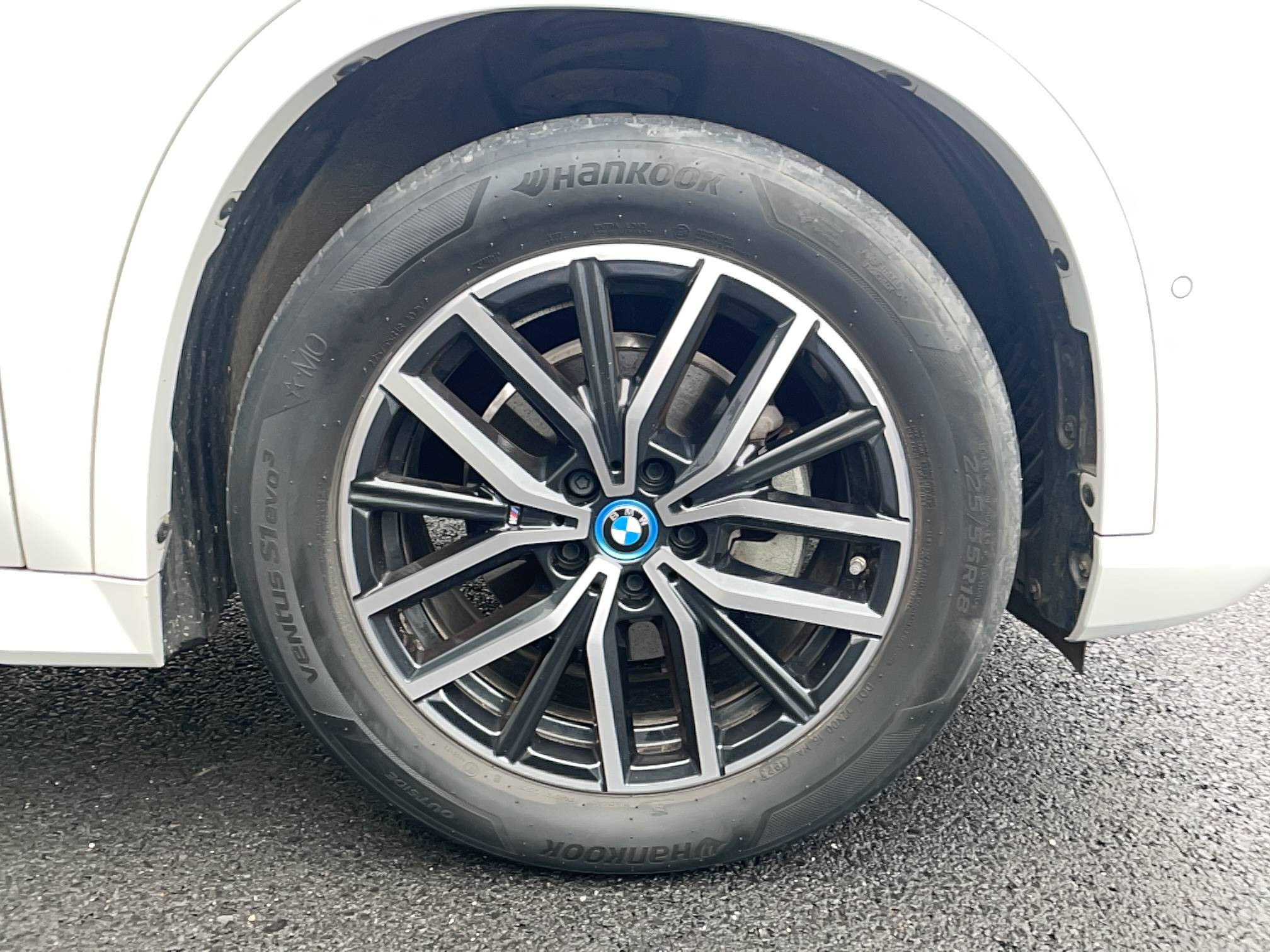 Vente en ligne Bmw iX iX1 eDrive20 204ch BVA au prix de 33 990 €