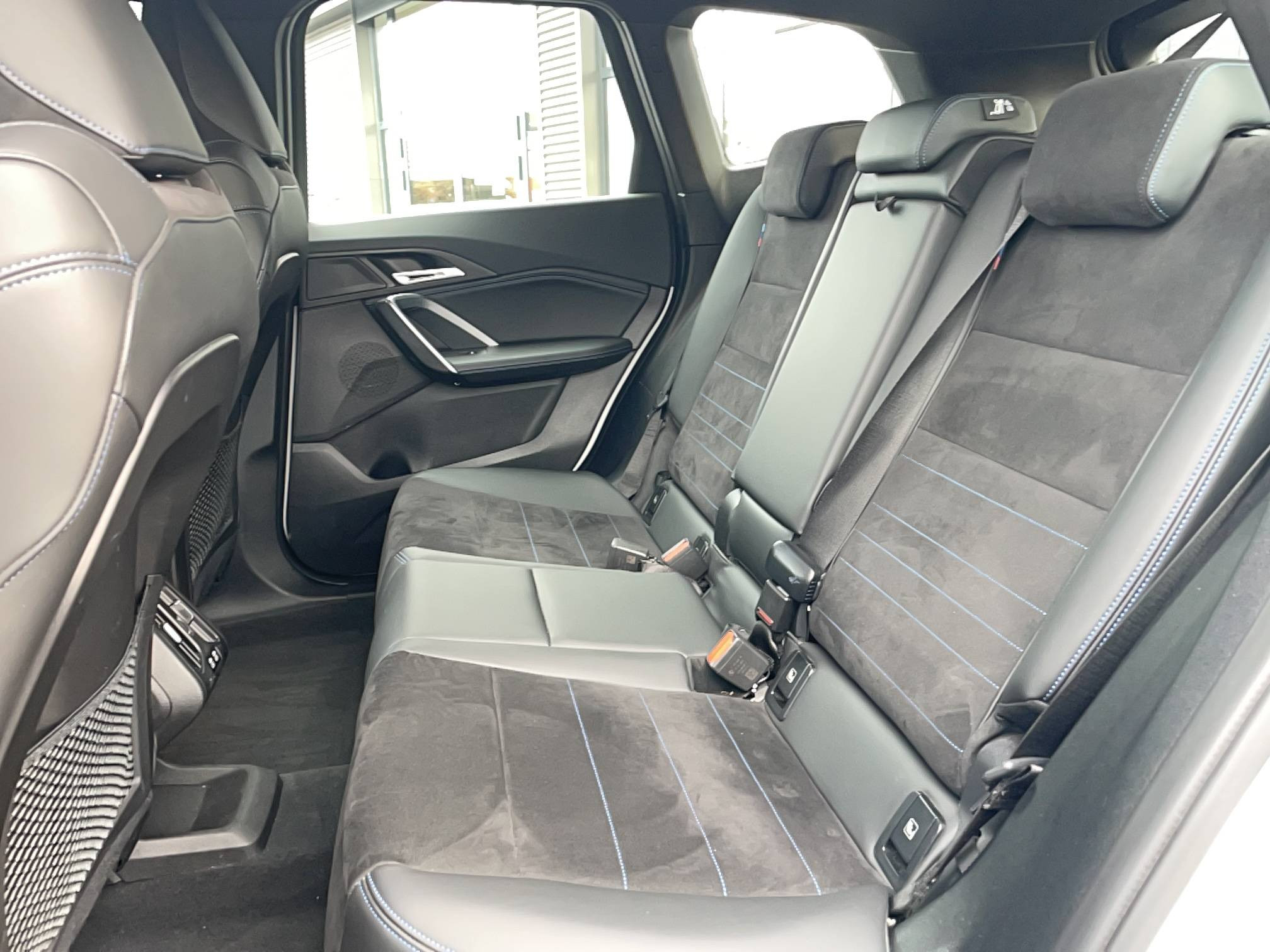 Vente en ligne Bmw iX iX1 eDrive20 204ch BVA au prix de 33 990 €