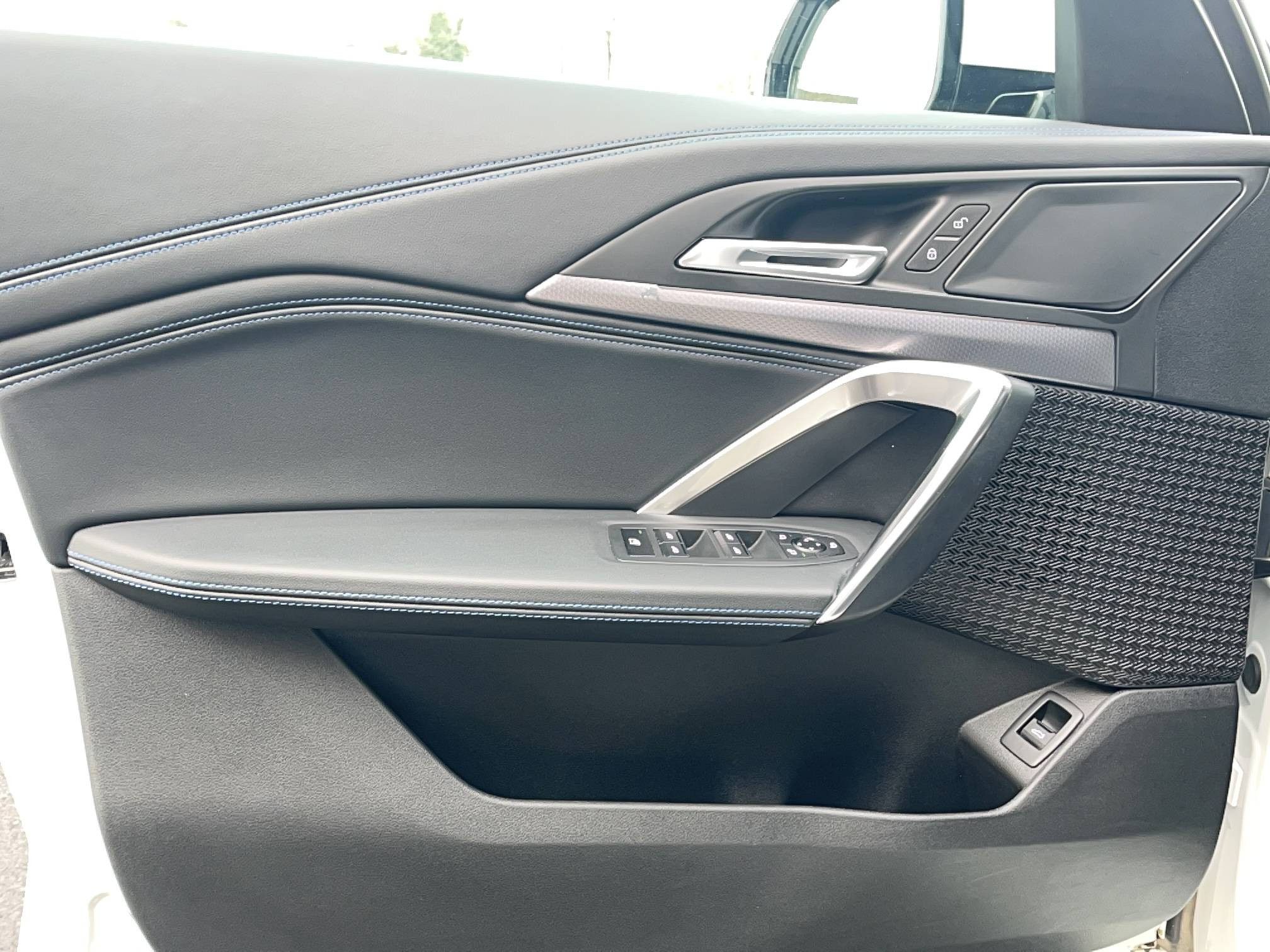 Vente en ligne Bmw iX iX1 eDrive20 204ch BVA au prix de 33 990 €