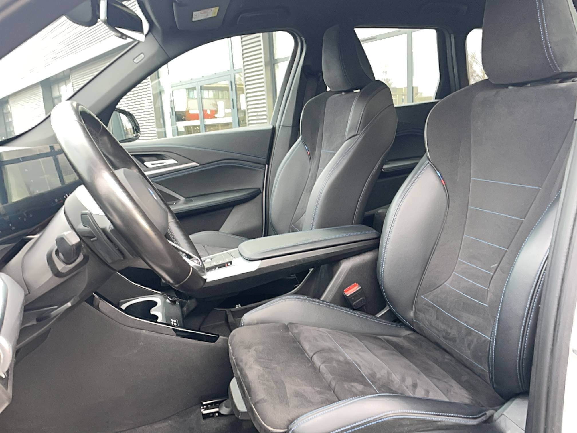 Vente en ligne Bmw iX iX1 eDrive20 204ch BVA au prix de 33 990 €