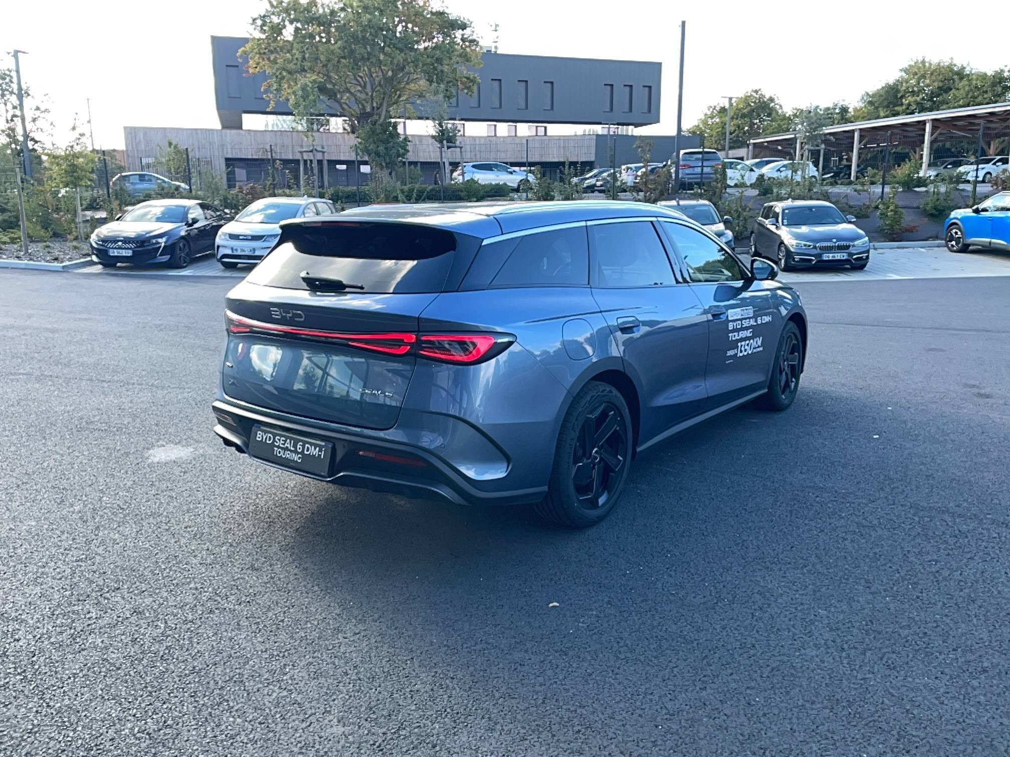 Vente en ligne Byd Seal 6 DM-i Touring  1.5l DM-i 156 kW PHEV au prix de 35 990 €