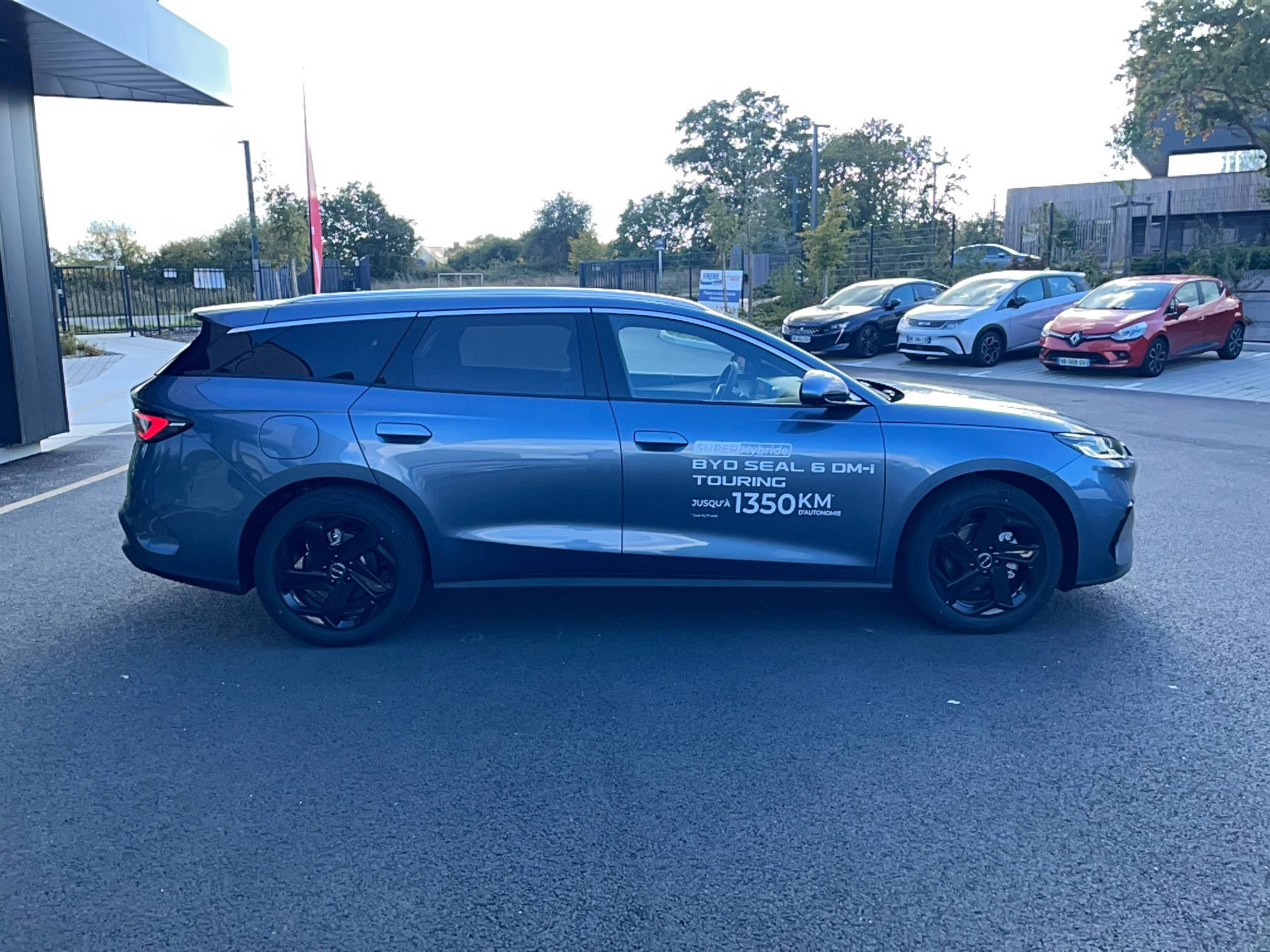 Vente en ligne Byd Seal 6 DM-i Touring  1.5l DM-i 156 kW PHEV au prix de 35 990 €