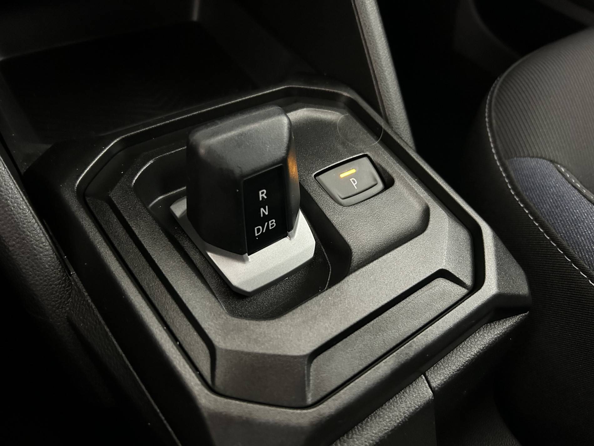 Vente en ligne Dacia Duster  Hybrid 140 au prix de 26 590 €