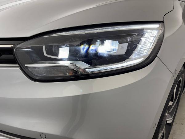 Vente en ligne Renault Grand Scenic 4 Grand Scenic Blue dCi 120 EDC au prix de 21 990 €