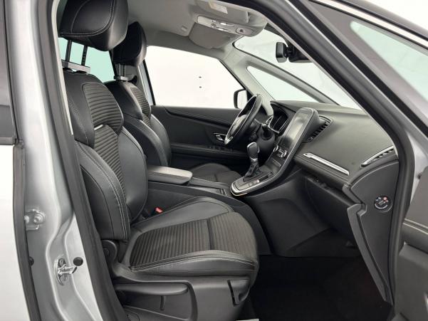 Vente en ligne Renault Grand Scenic 4 Grand Scenic Blue dCi 120 EDC au prix de 21 990 €