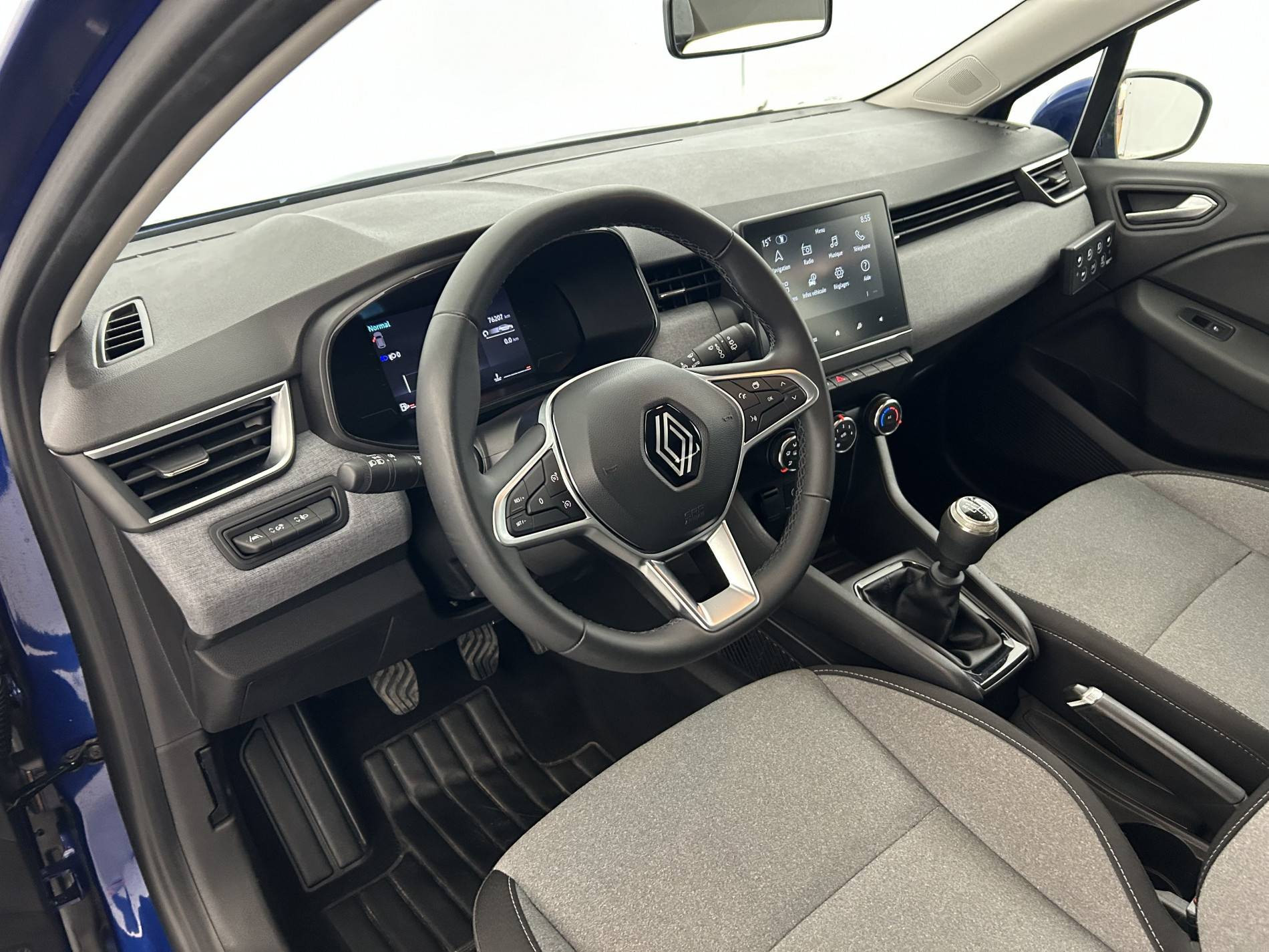 Vente en ligne Renault Clio 5 Clio AUTO ECOLE Blue dCi 100 au prix de 15 690 €