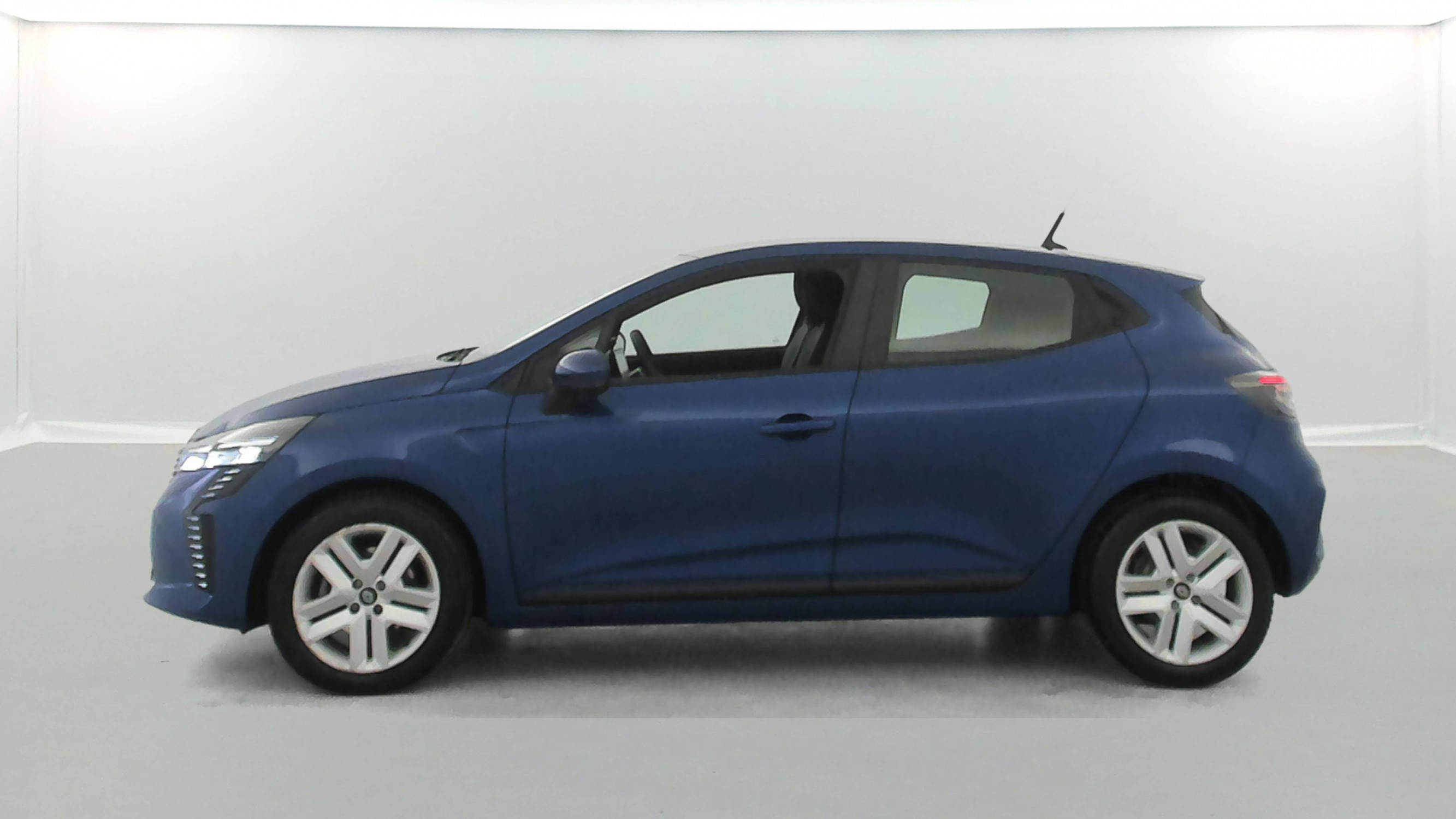 Vente en ligne Renault Clio 5 Clio AUTO ECOLE Blue dCi 100 au prix de 15 690 €