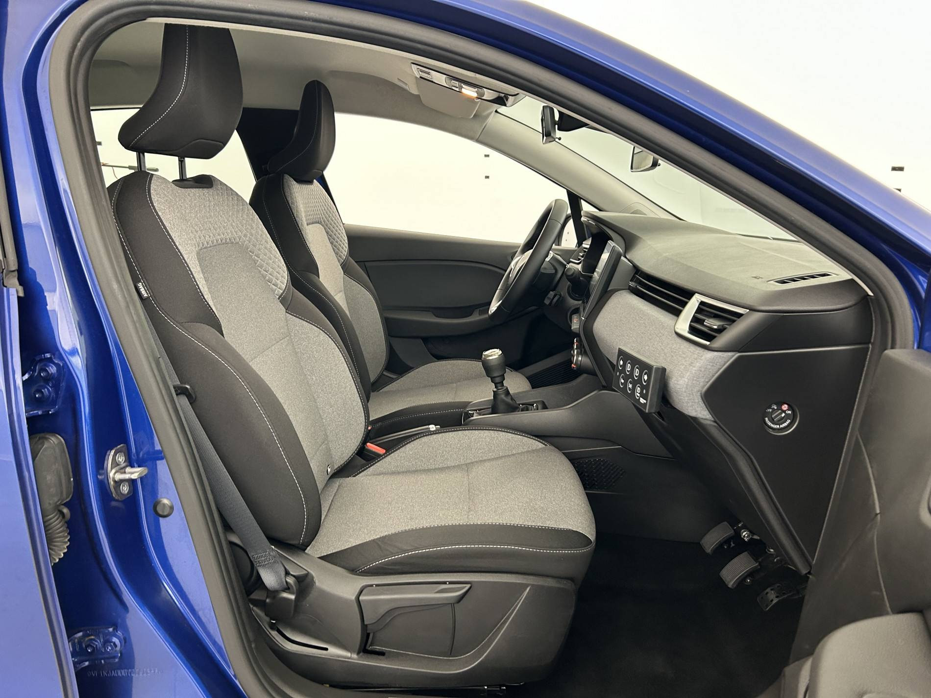 Vente en ligne Renault Clio 5 Clio AUTO ECOLE Blue dCi 100 au prix de 15 690 €