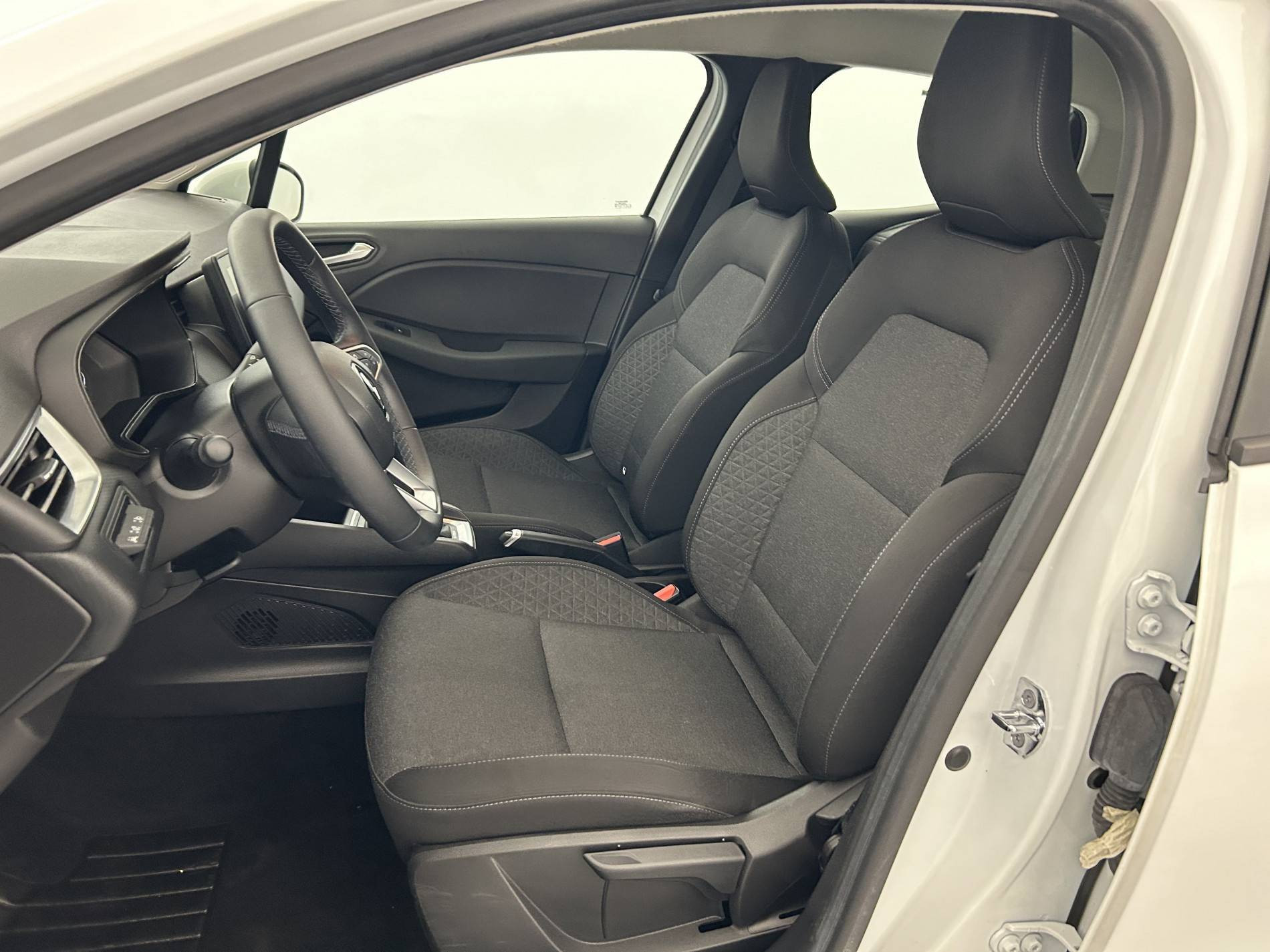 Vente en ligne Renault Clio 5 CLIO SOCIETE E-TECH 140 - 21 au prix de 14 990 €