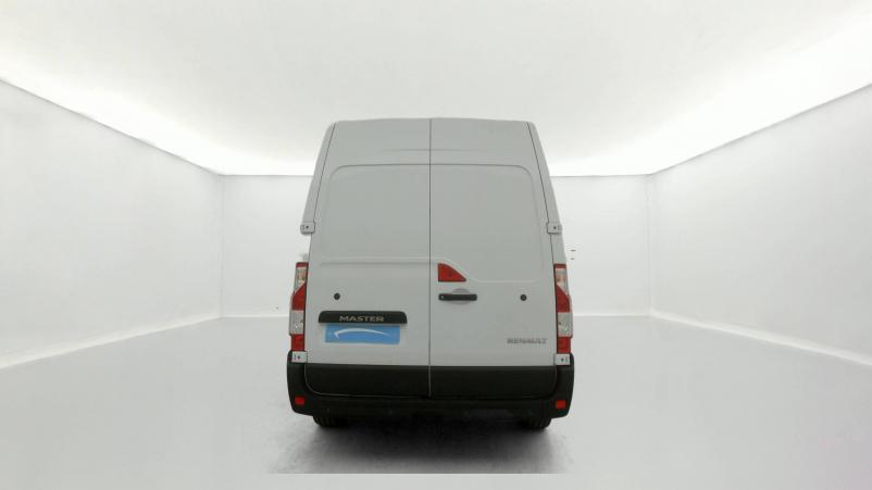 Vente en ligne Renault Master 3 Fourgon MASTER FGN TRAC F3300 L2H2 DCI 135 au prix de 18 990 €