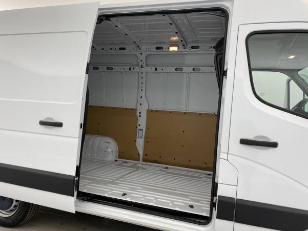 Vente en ligne Renault Master 3 Fourgon MASTER FGN TRAC F3300 L2H2 DCI 135 au prix de 18 990 €