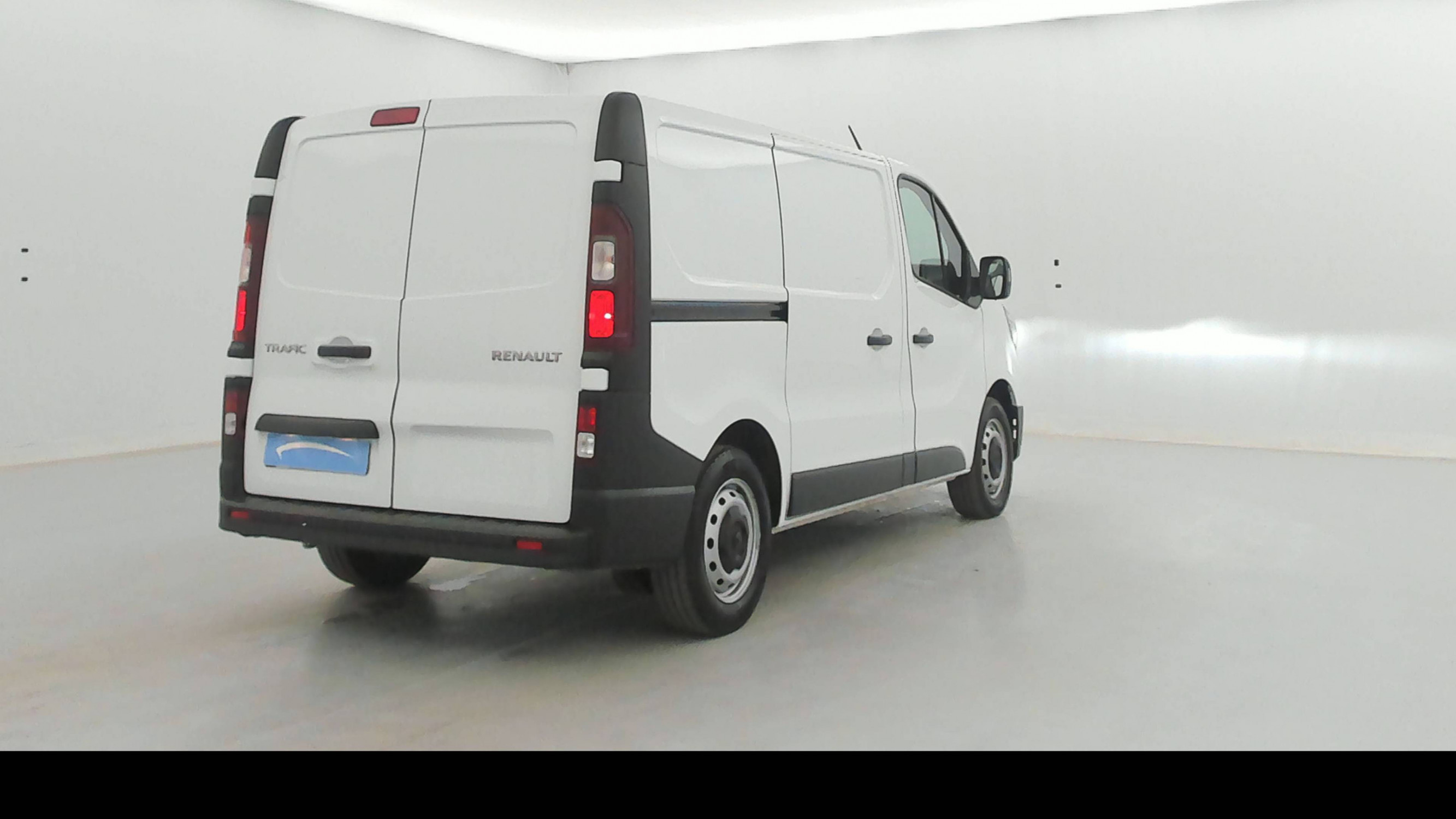 Vente en ligne Renault Trafic 3 Fourgon TRAFIC FG BLUE DCI 130 L1H1 3T GSR2 au prix de 24 390 €