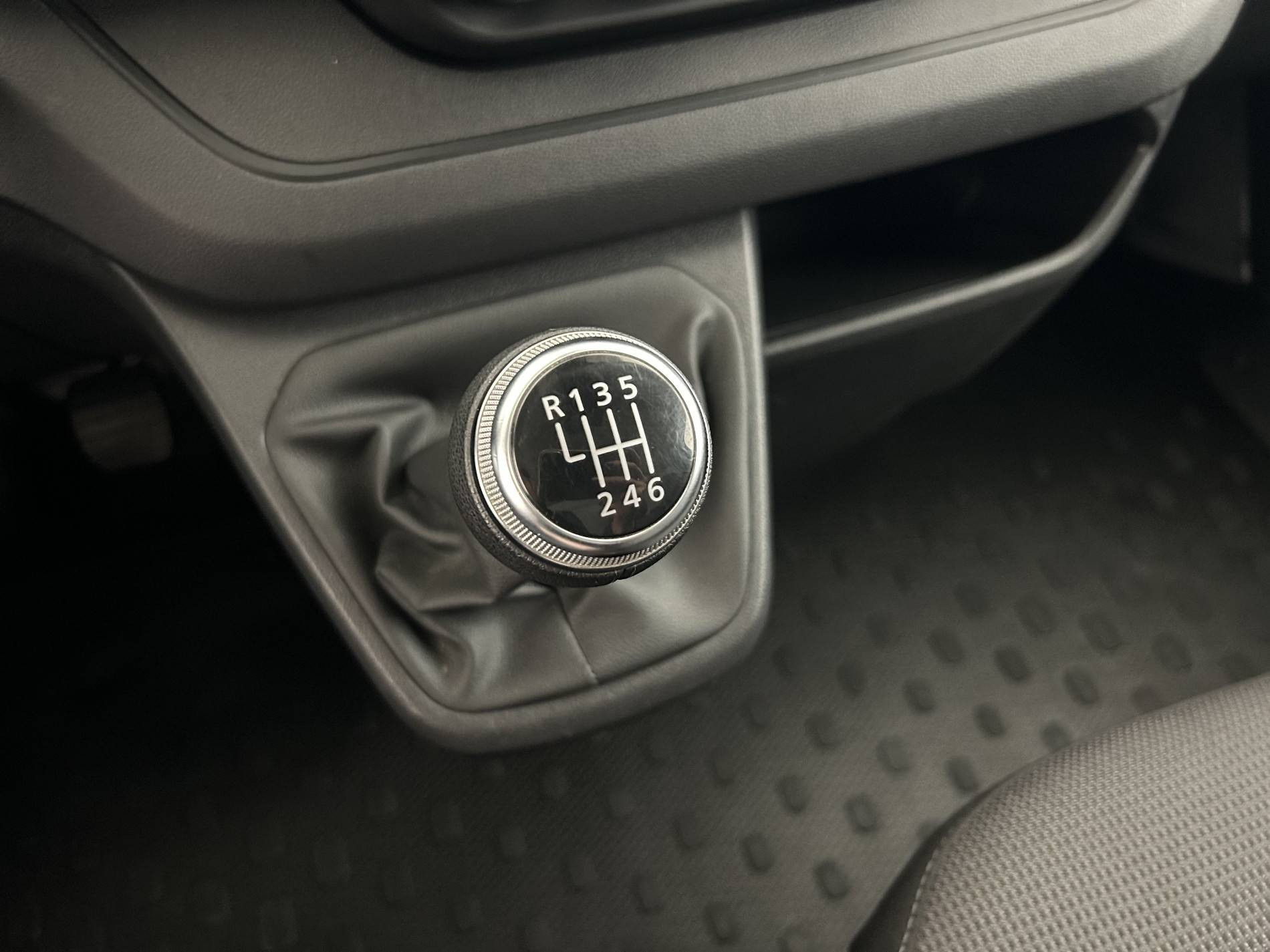 Vente en ligne Renault Trafic 3 Fourgon TRAFIC FG BLUE DCI 130 L1H1 3T GSR2 au prix de 24 390 €