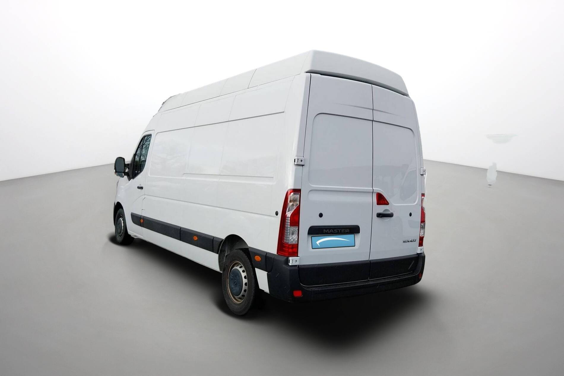 Vente en ligne Renault Master Fourgon MASTER FGN TRAC F3500 L3H3 BLUE DCI 135 au prix de 29 590 €