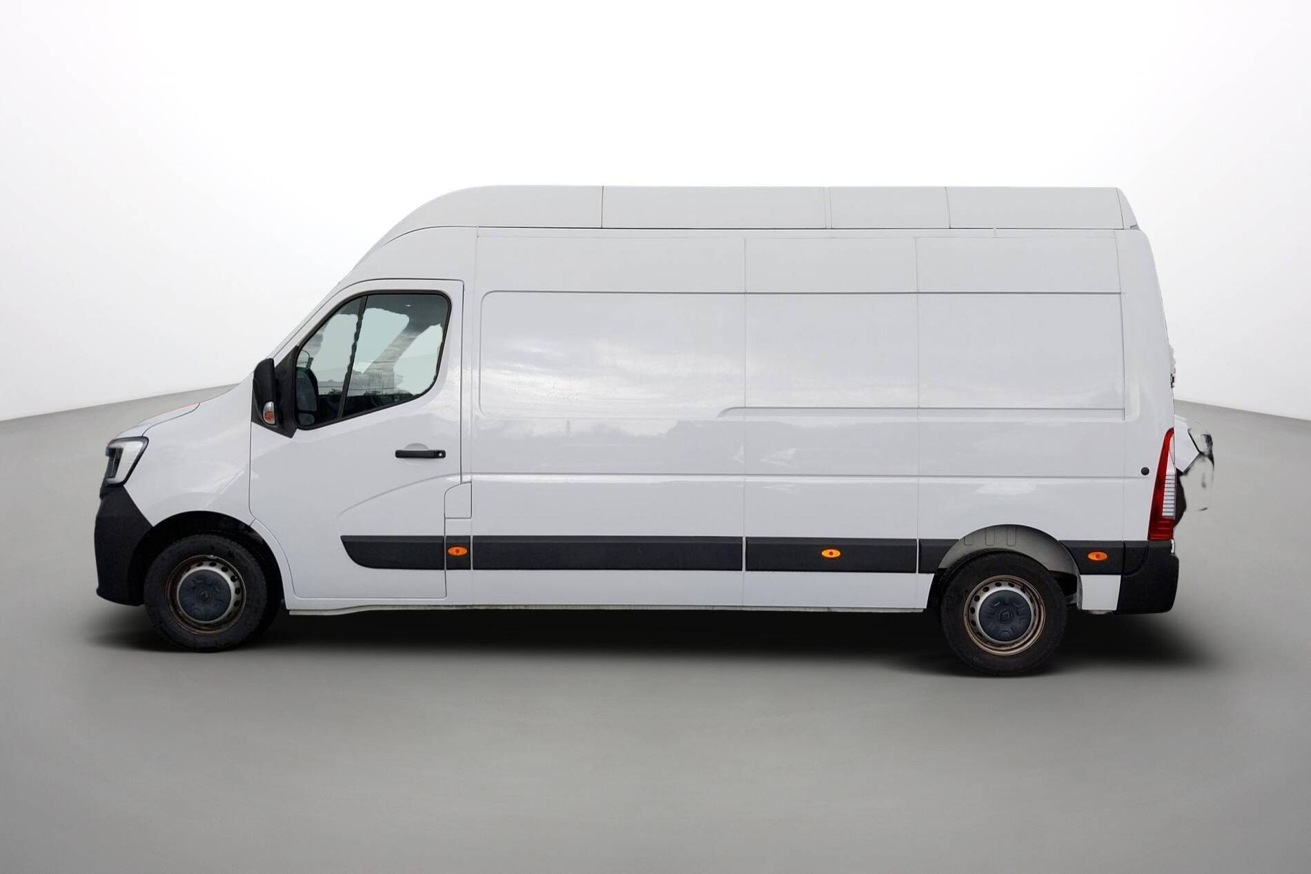 Vente en ligne Renault Master Fourgon MASTER FGN TRAC F3500 L3H3 BLUE DCI 135 au prix de 29 590 €