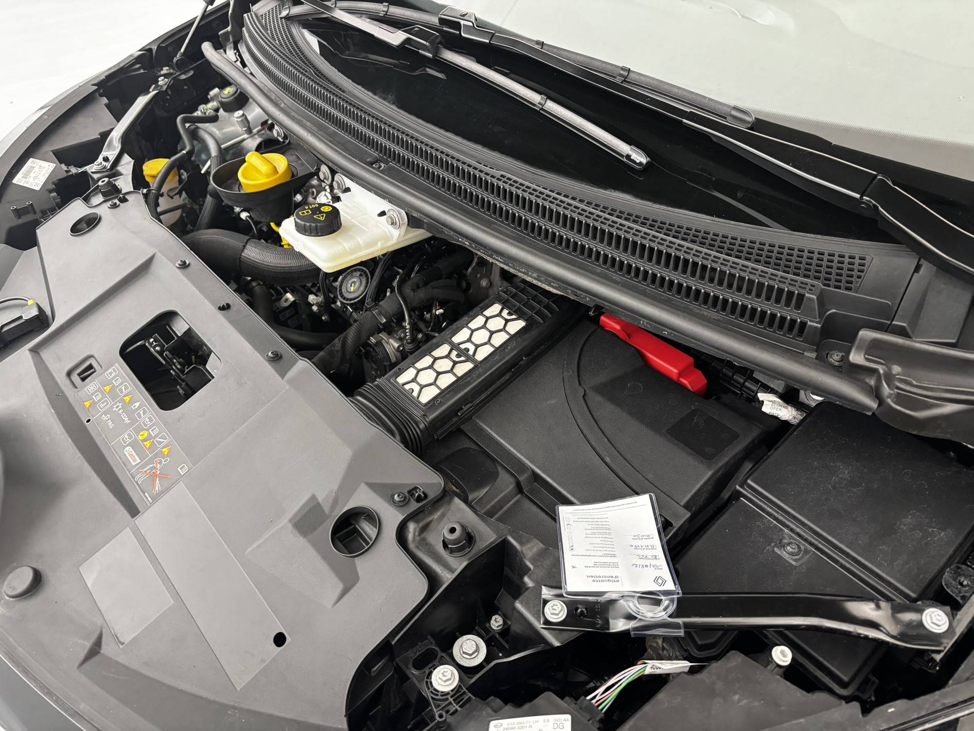 Vente en ligne Renault Grand Scenic 4 Grand Scenic TCe 140 EDC au prix de 22 390 €