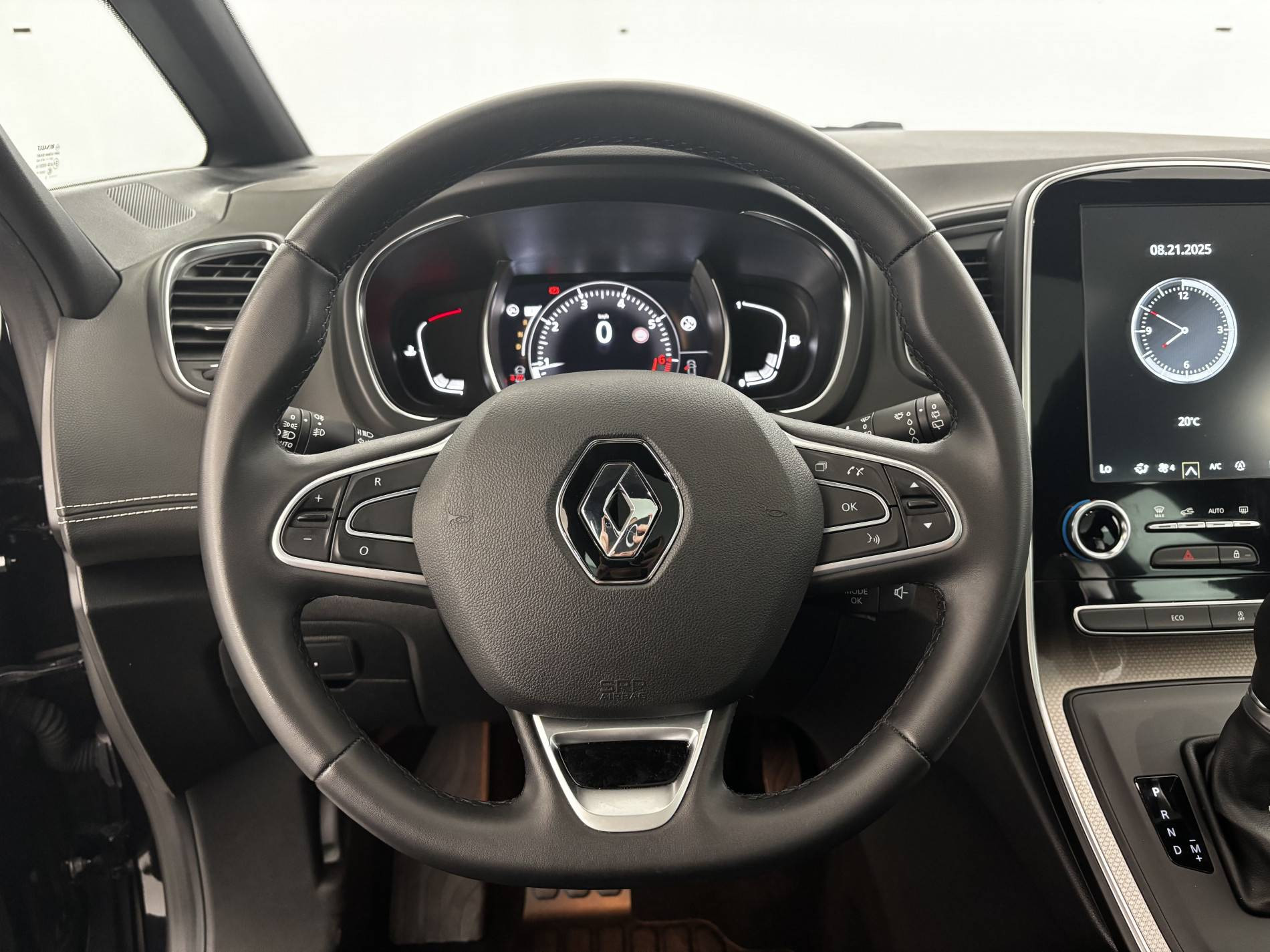 Vente en ligne Renault Grand Scenic 4 Grand Scenic TCe 140 EDC au prix de 22 390 €