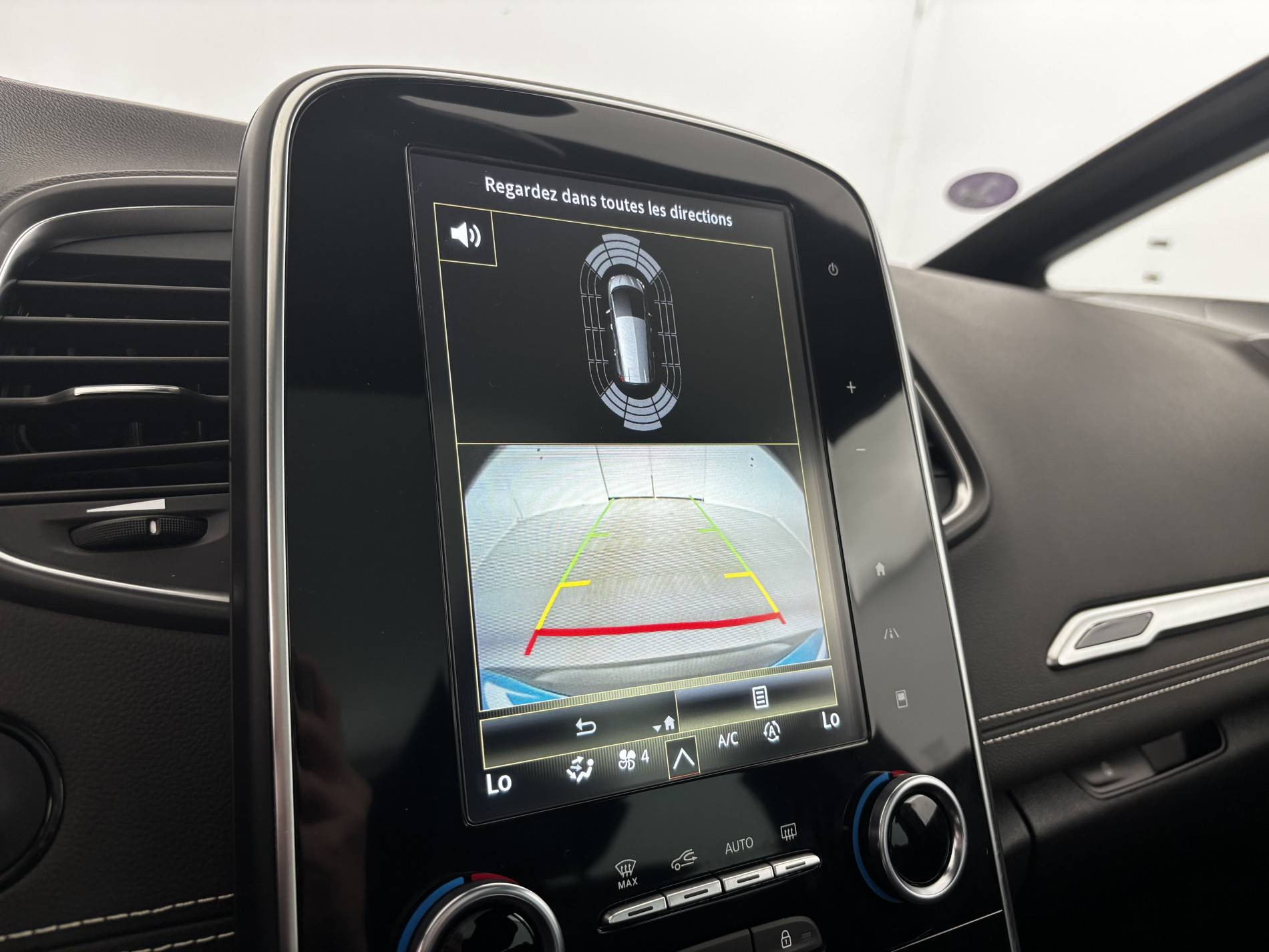 Vente en ligne Renault Grand Scenic 4 Grand Scenic TCe 140 EDC au prix de 22 390 €