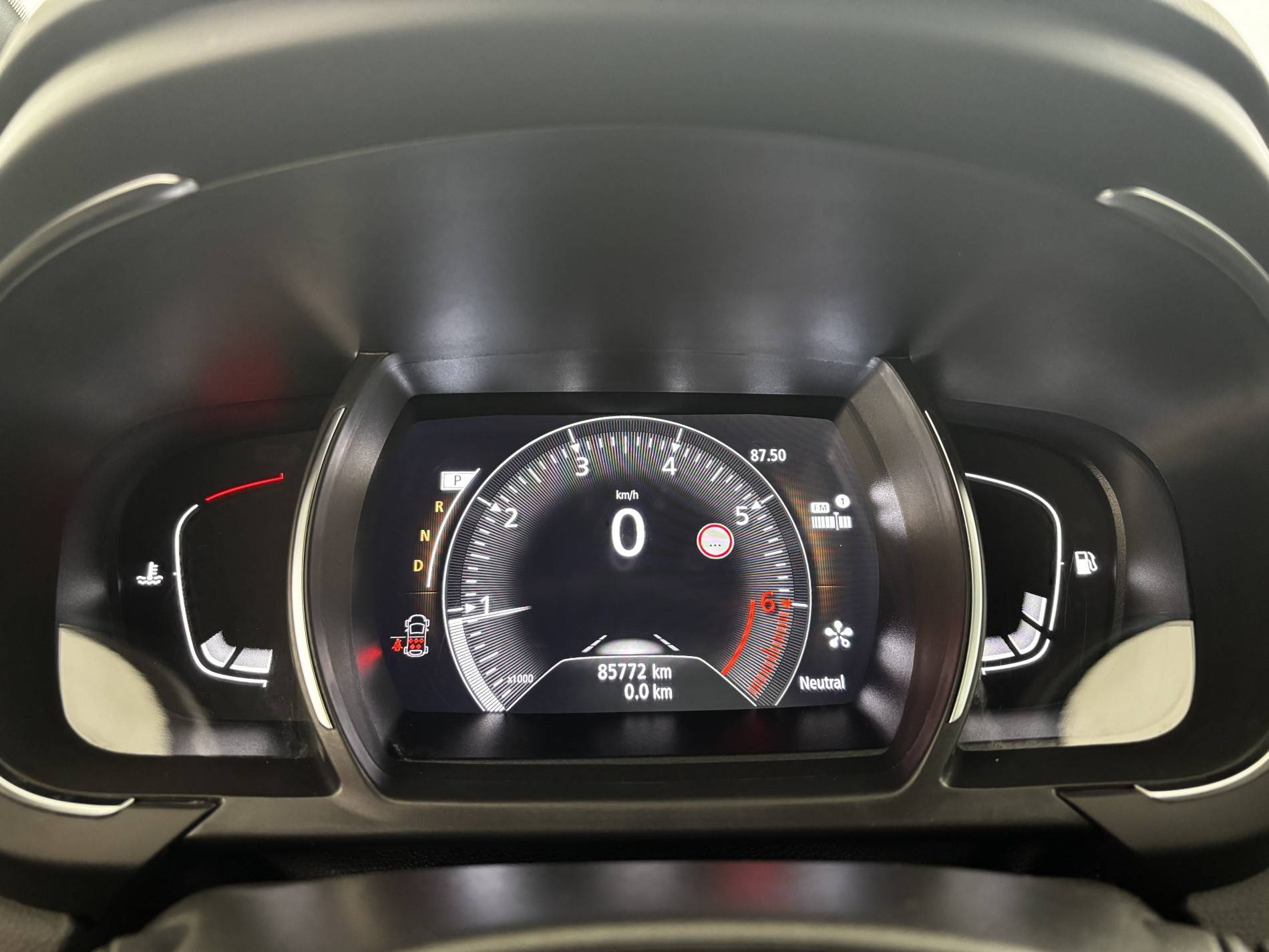 Vente en ligne Renault Grand Scenic 4 Grand Scenic TCe 140 EDC au prix de 22 390 €