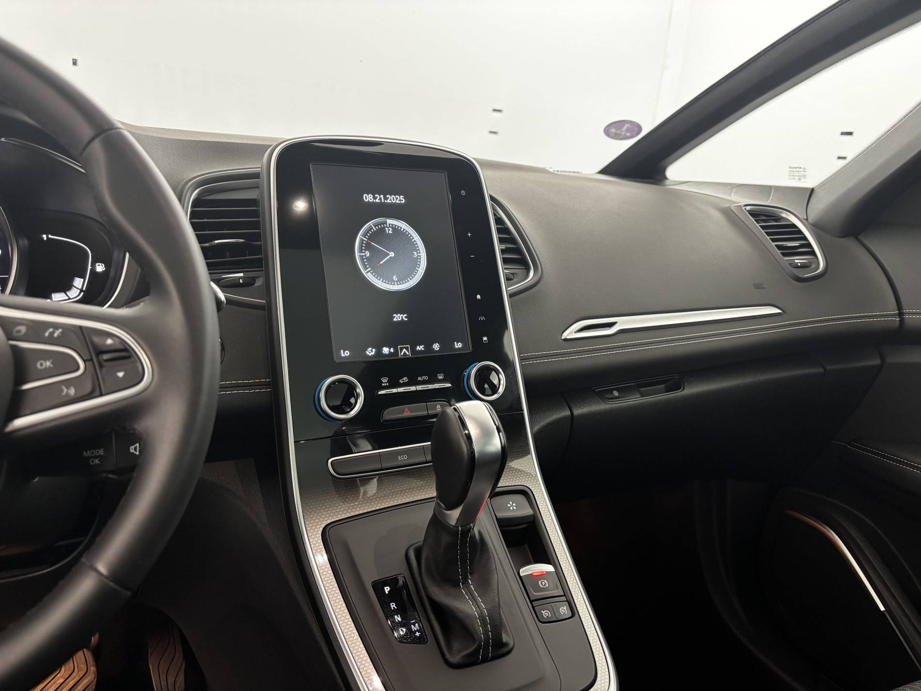 Vente en ligne Renault Grand Scenic 4 Grand Scenic TCe 140 EDC au prix de 22 390 €