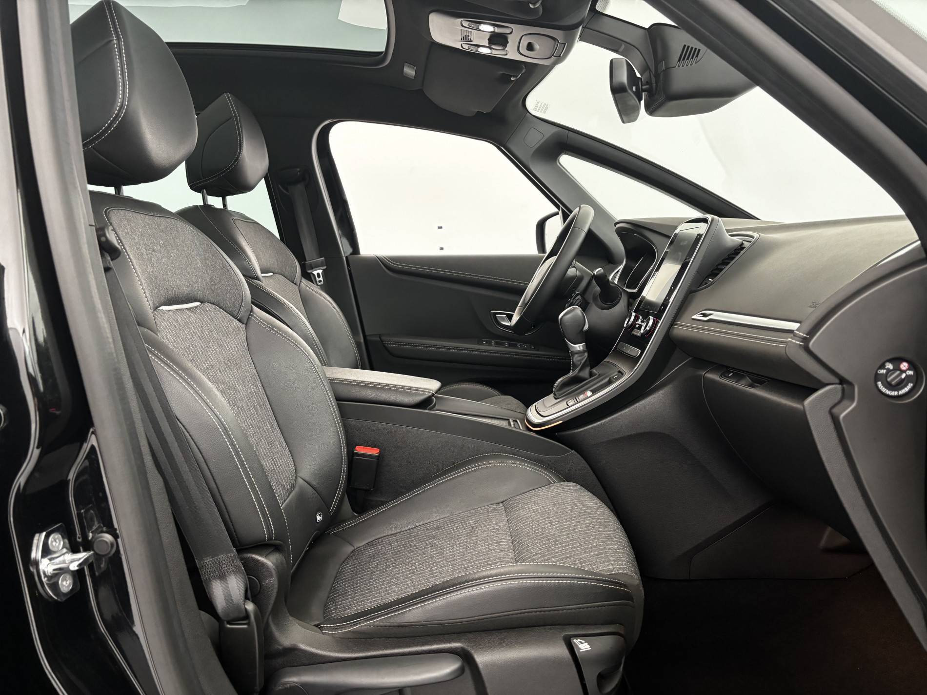 Vente en ligne Renault Grand Scenic 4 Grand Scenic TCe 140 EDC au prix de 22 390 €