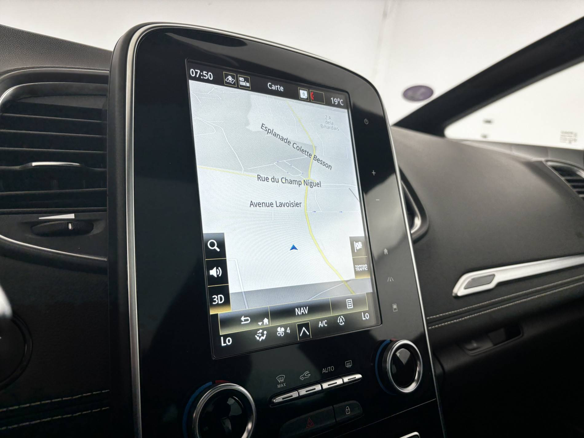 Vente en ligne Renault Grand Scenic 4 Grand Scenic TCe 140 EDC au prix de 22 390 €