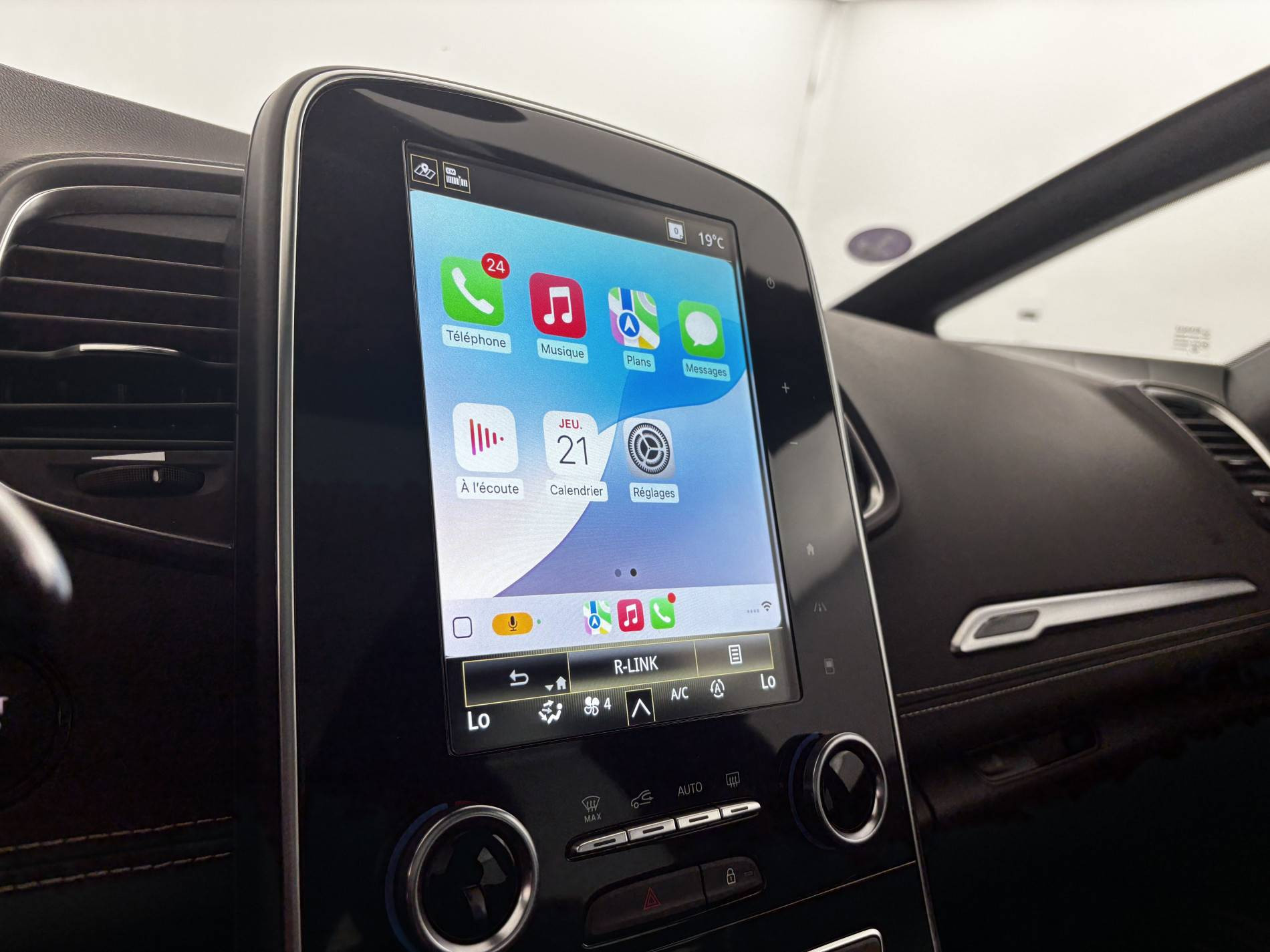 Vente en ligne Renault Grand Scenic 4 Grand Scenic TCe 140 EDC au prix de 22 390 €