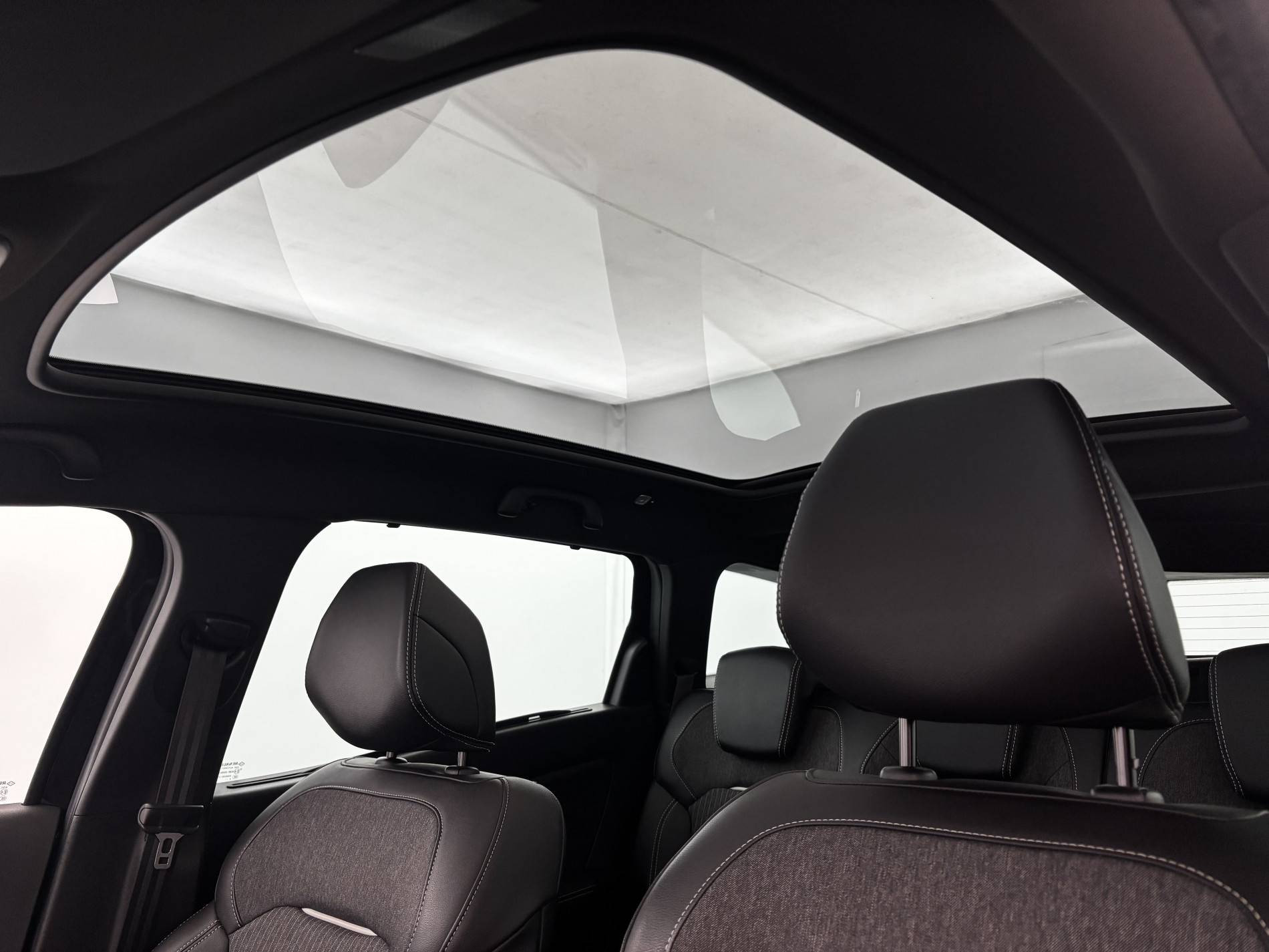 Vente en ligne Renault Grand Scenic 4 Grand Scenic TCe 140 EDC au prix de 22 390 €