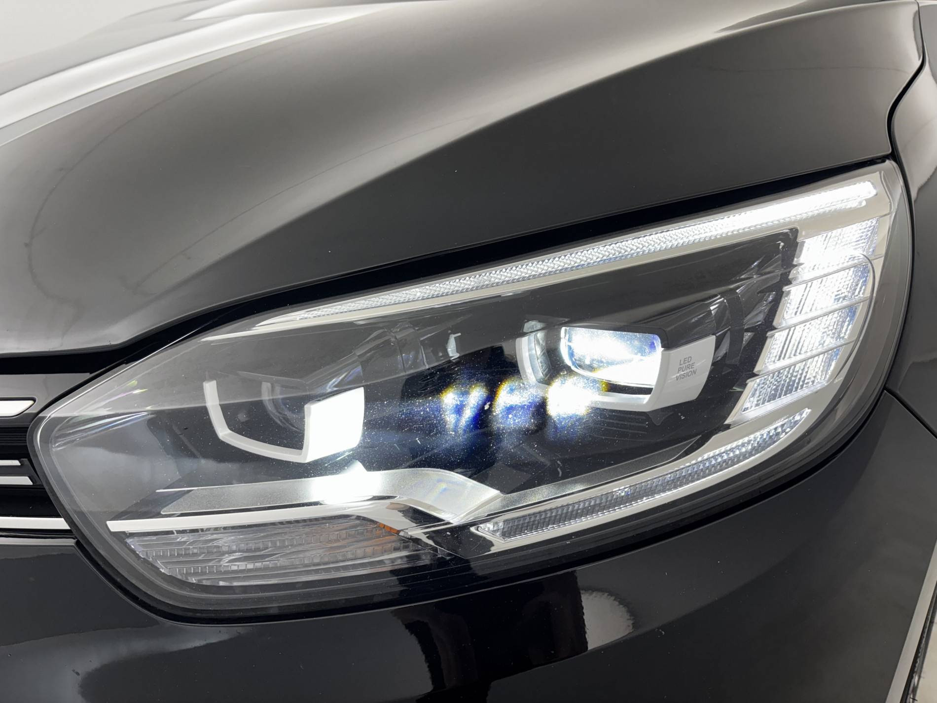 Vente en ligne Renault Grand Scenic 4 Grand Scenic TCe 140 EDC au prix de 22 390 €