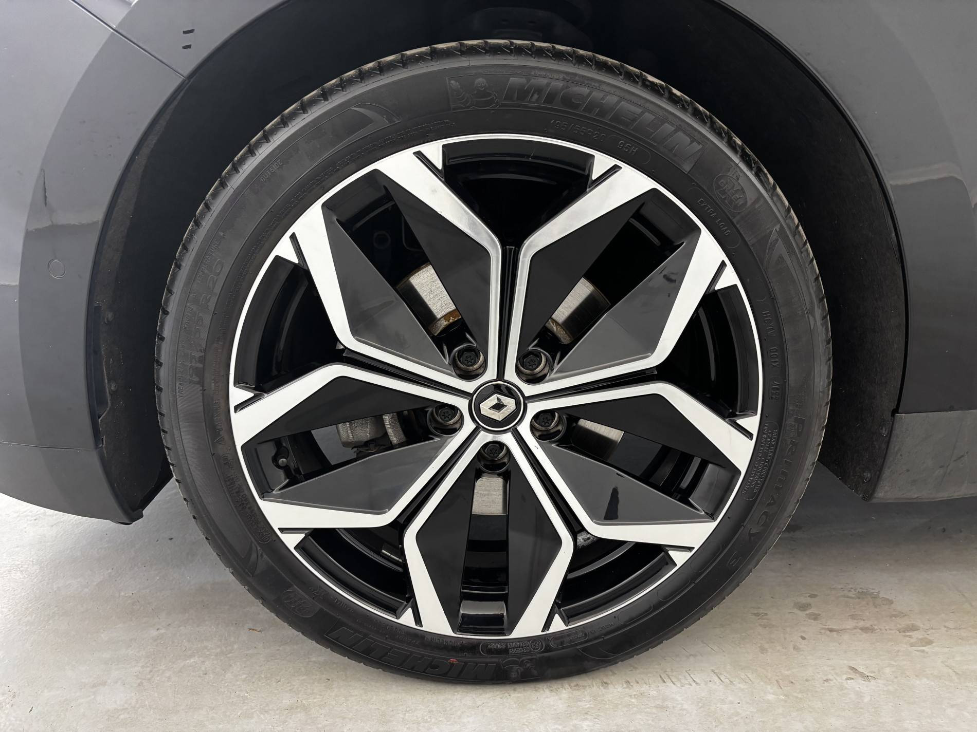 Vente en ligne Renault Grand Scenic 4 Grand Scenic TCe 140 EDC au prix de 22 390 €