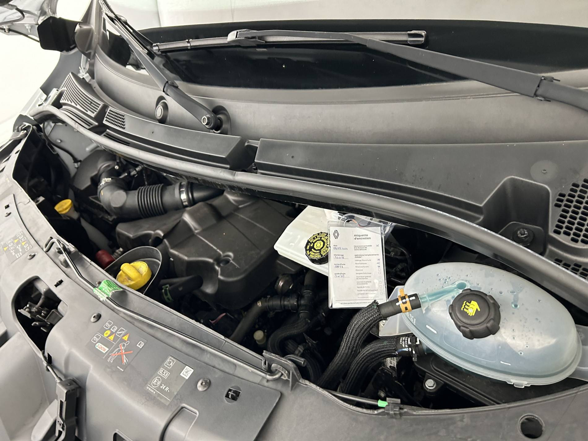 Vente en ligne Renault Master Fourgon MASTER FGN TRAC F3500 L2H2 BLUE DCI 135 au prix de 25 990 €