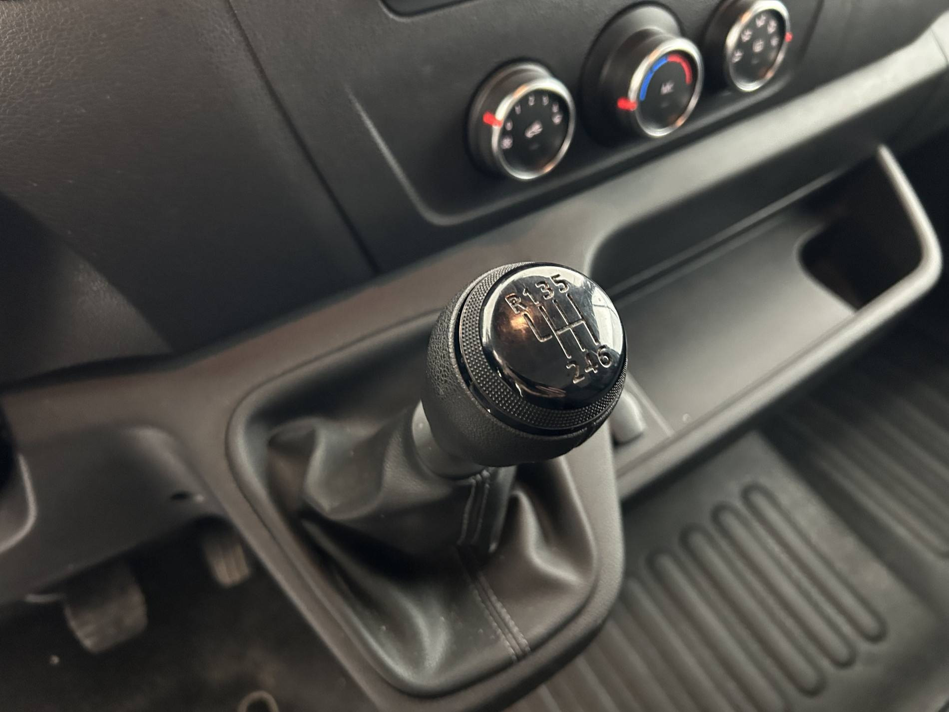 Vente en ligne Renault Master Fourgon MASTER FGN TRAC F3500 L2H2 BLUE DCI 135 au prix de 25 990 €