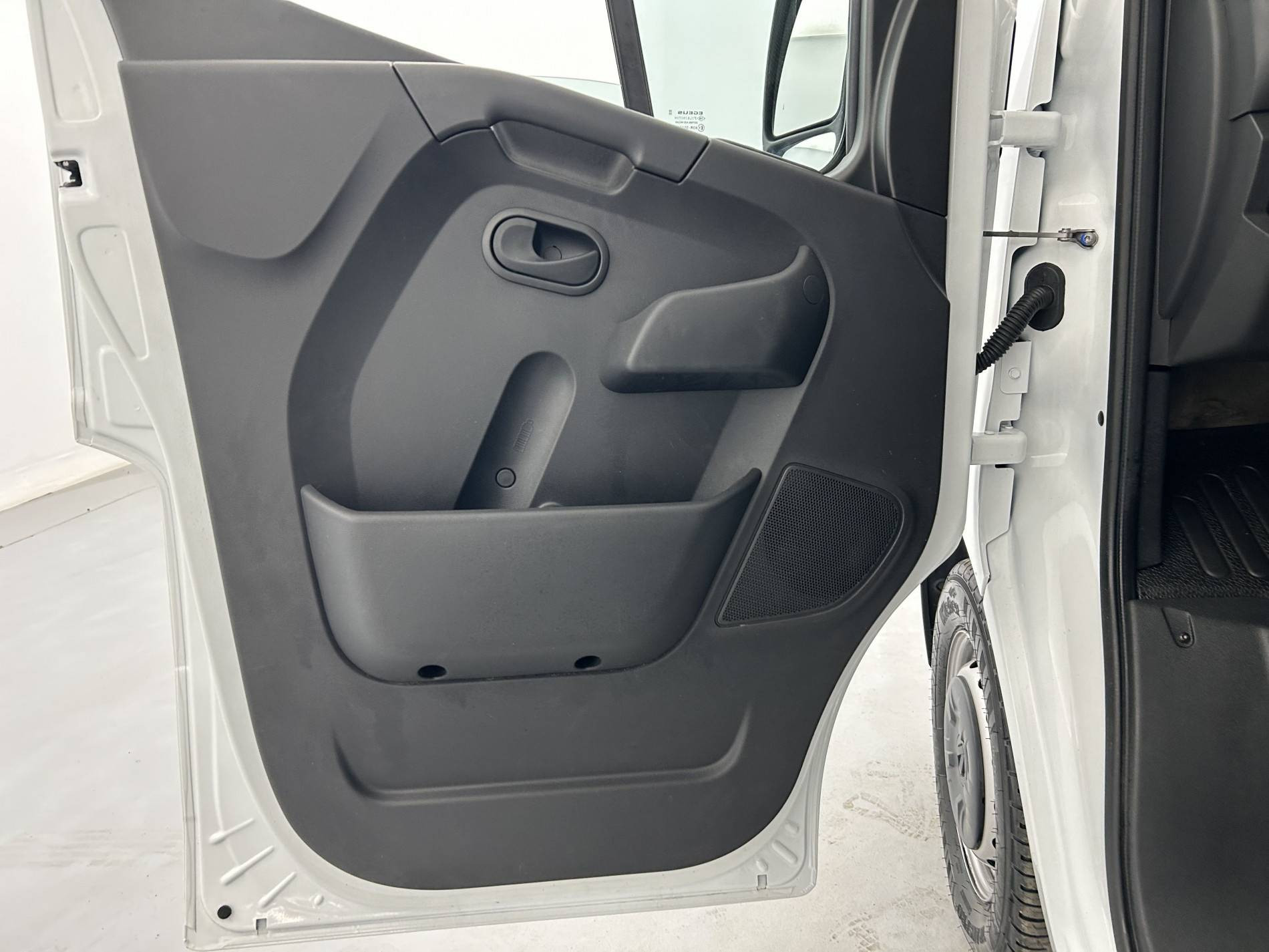 Vente en ligne Renault Master Fourgon MASTER FGN TRAC F3500 L2H2 BLUE DCI 135 au prix de 25 990 €