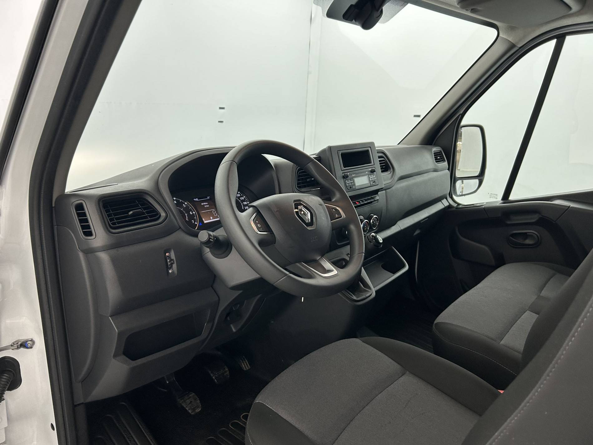 Vente en ligne Renault Master Fourgon MASTER FGN TRAC F3500 L2H2 BLUE DCI 135 au prix de 25 990 €