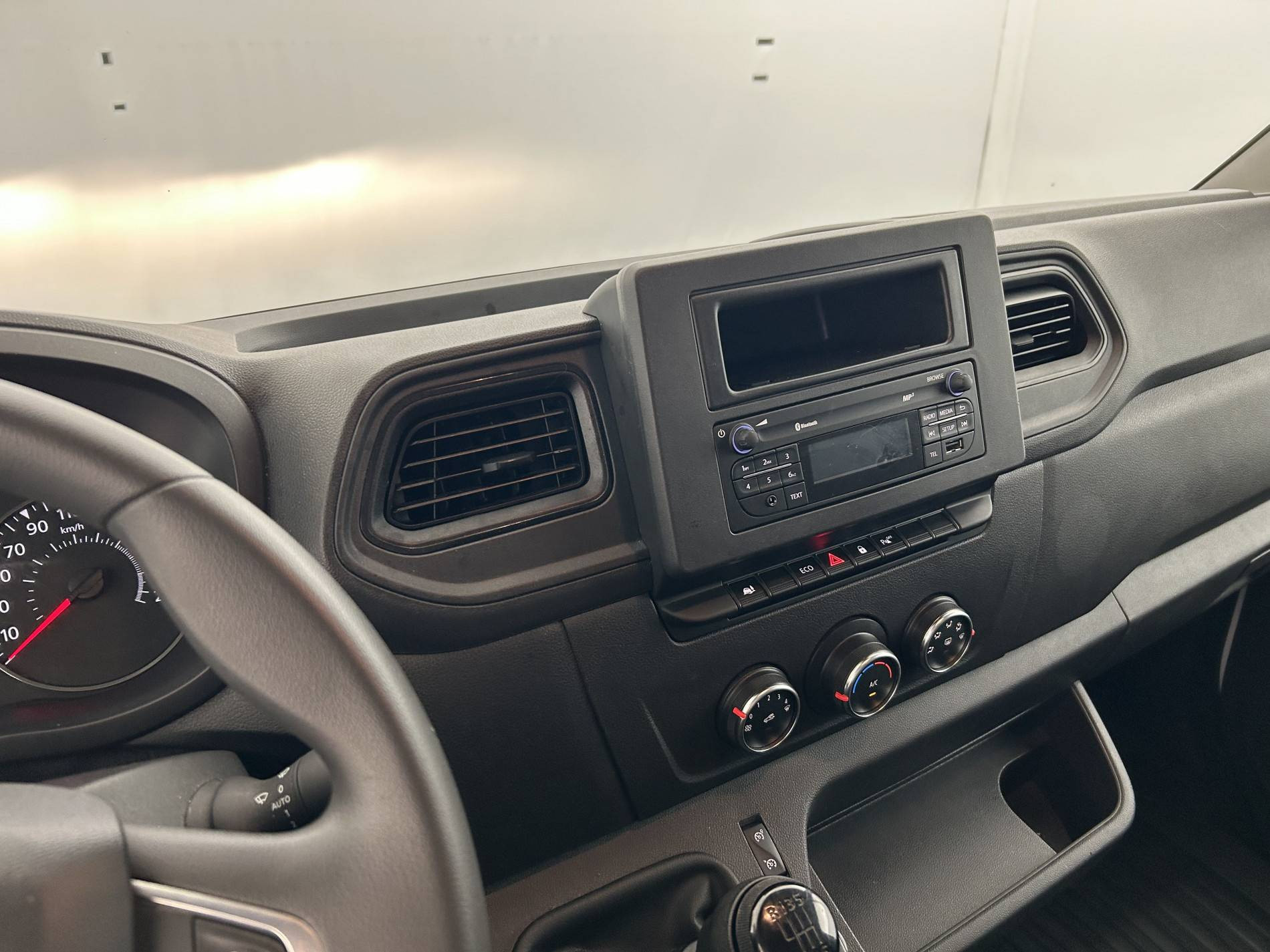 Vente en ligne Renault Master Fourgon MASTER FGN TRAC F3500 L2H2 BLUE DCI 135 au prix de 25 990 €