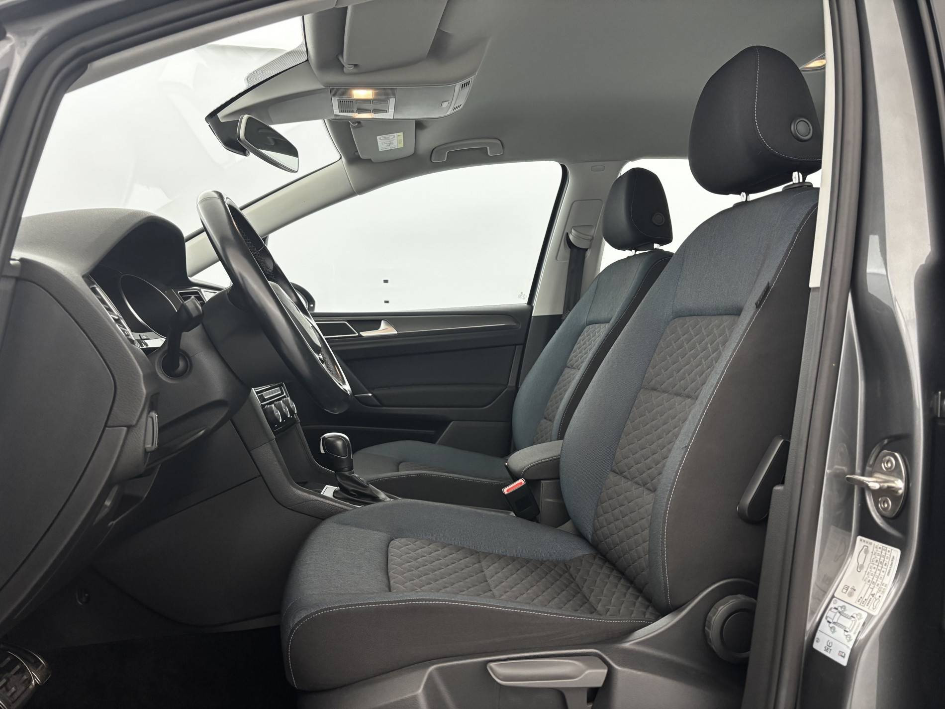 Vente en ligne Volkswagen Golf SW  1.5 TSI 150 EVO DSG7 au prix de 18 790 €