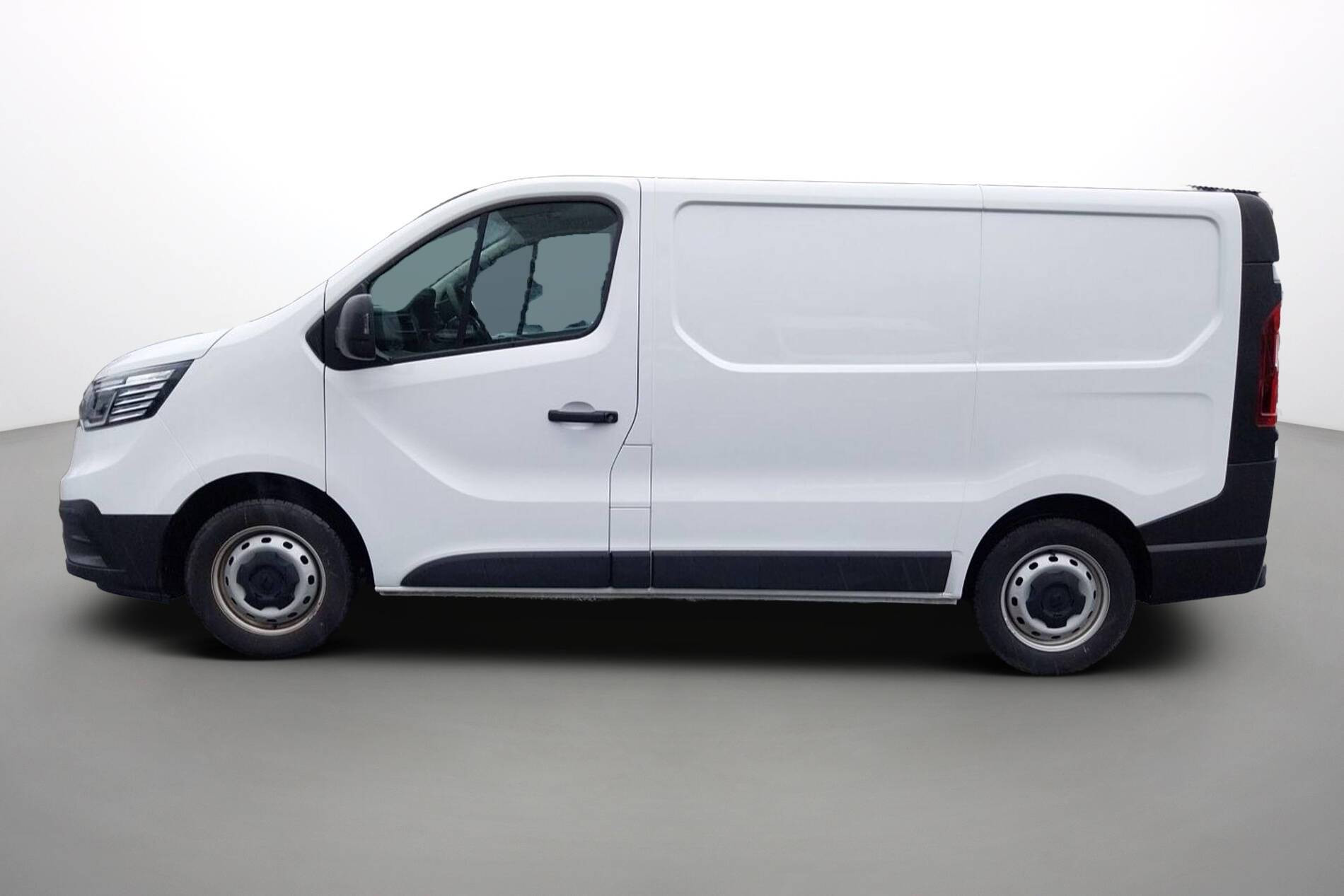 Vente en ligne Renault Trafic 3 Fourgon TRAFIC FG BLUE DCI 130 L1H1 3T GSR2 au prix de 24 590 €