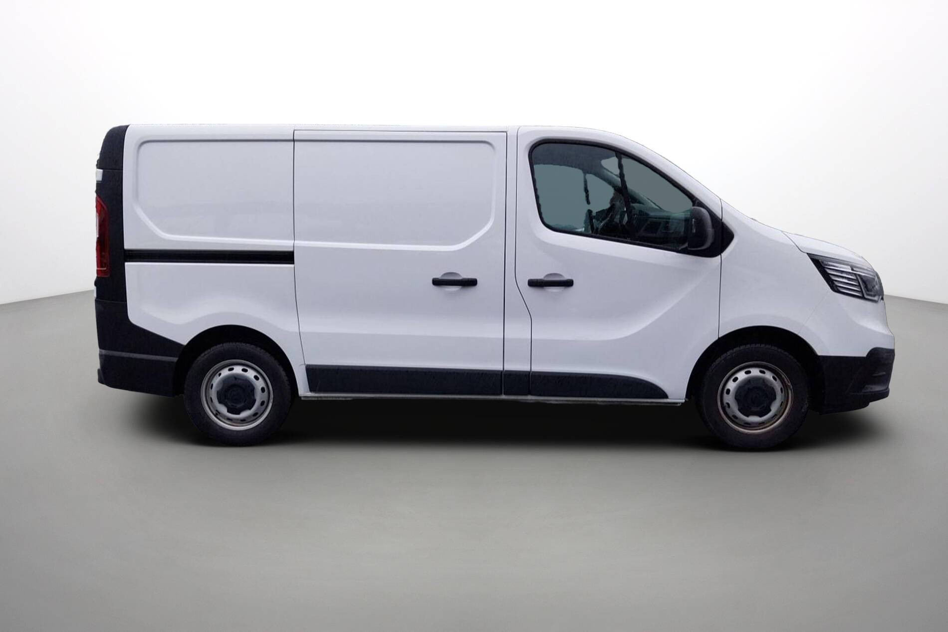 Vente en ligne Renault Trafic 3 Fourgon TRAFIC FG BLUE DCI 130 L1H1 3T GSR2 au prix de 24 590 €