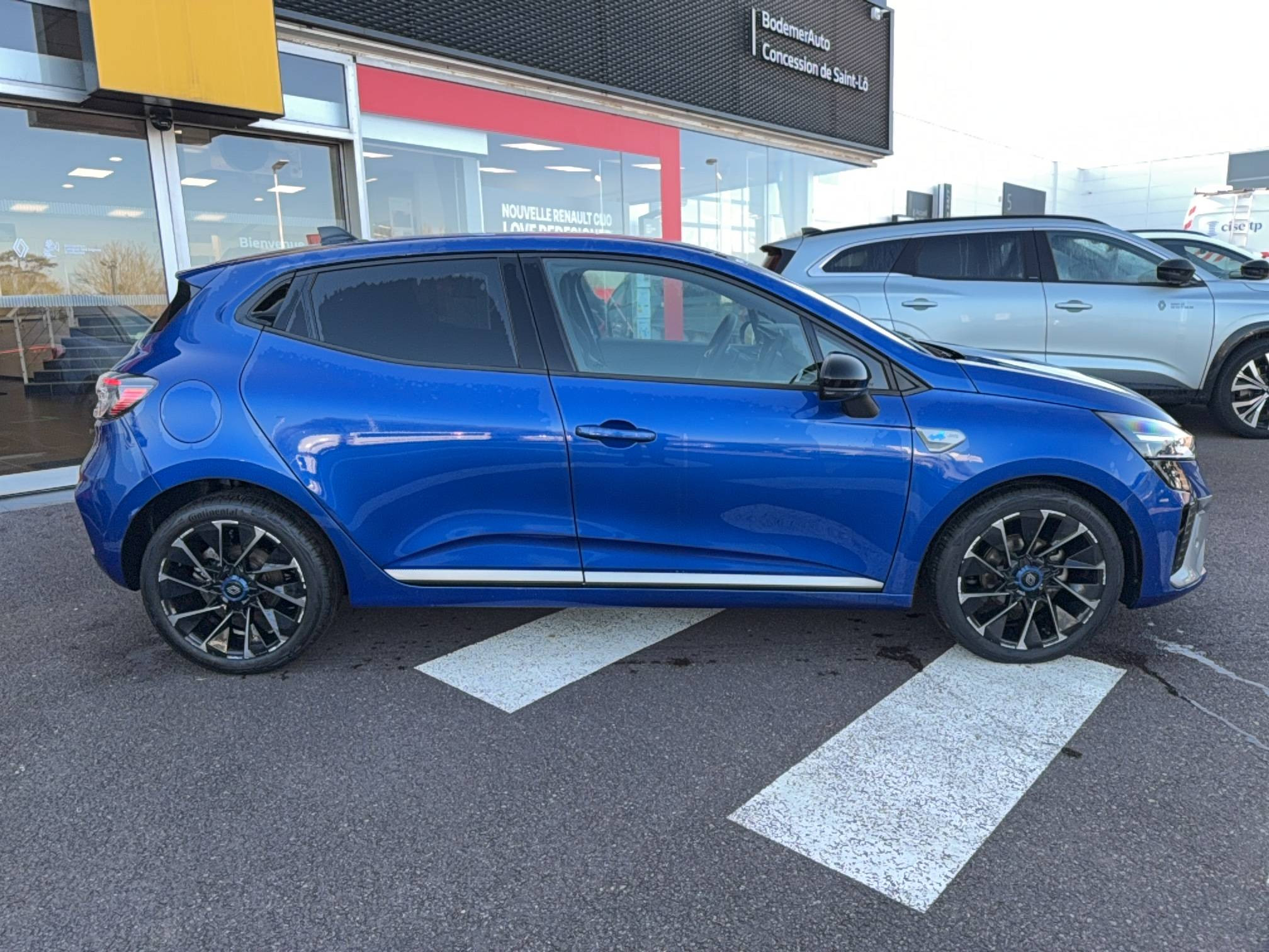 Vente en ligne Renault Clio 5 Clio TCe 90 au prix de 17 990 €