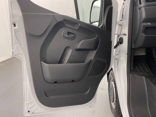 Vente en ligne Renault Master 3 Fourgon MASTER FGN TRAC F3500 L2H2 BLUE DCI 150 au prix de 33 490 €