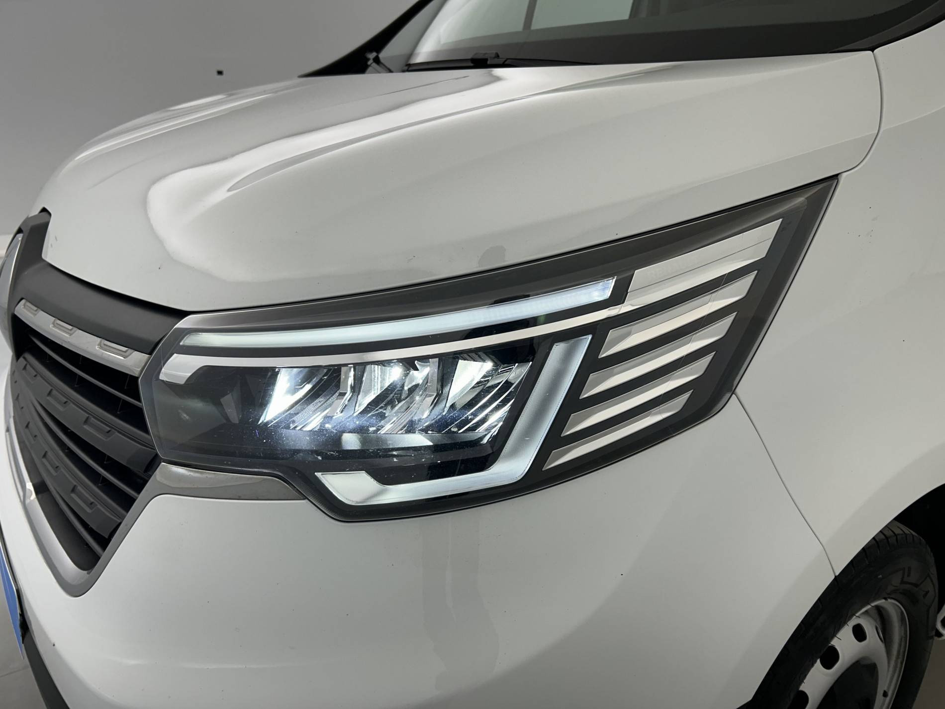 Vente en ligne Renault Trafic 3 Fourgon TRAFIC FGN L1H1 3000 KG BLUE DCI 130 au prix de 23 590 €