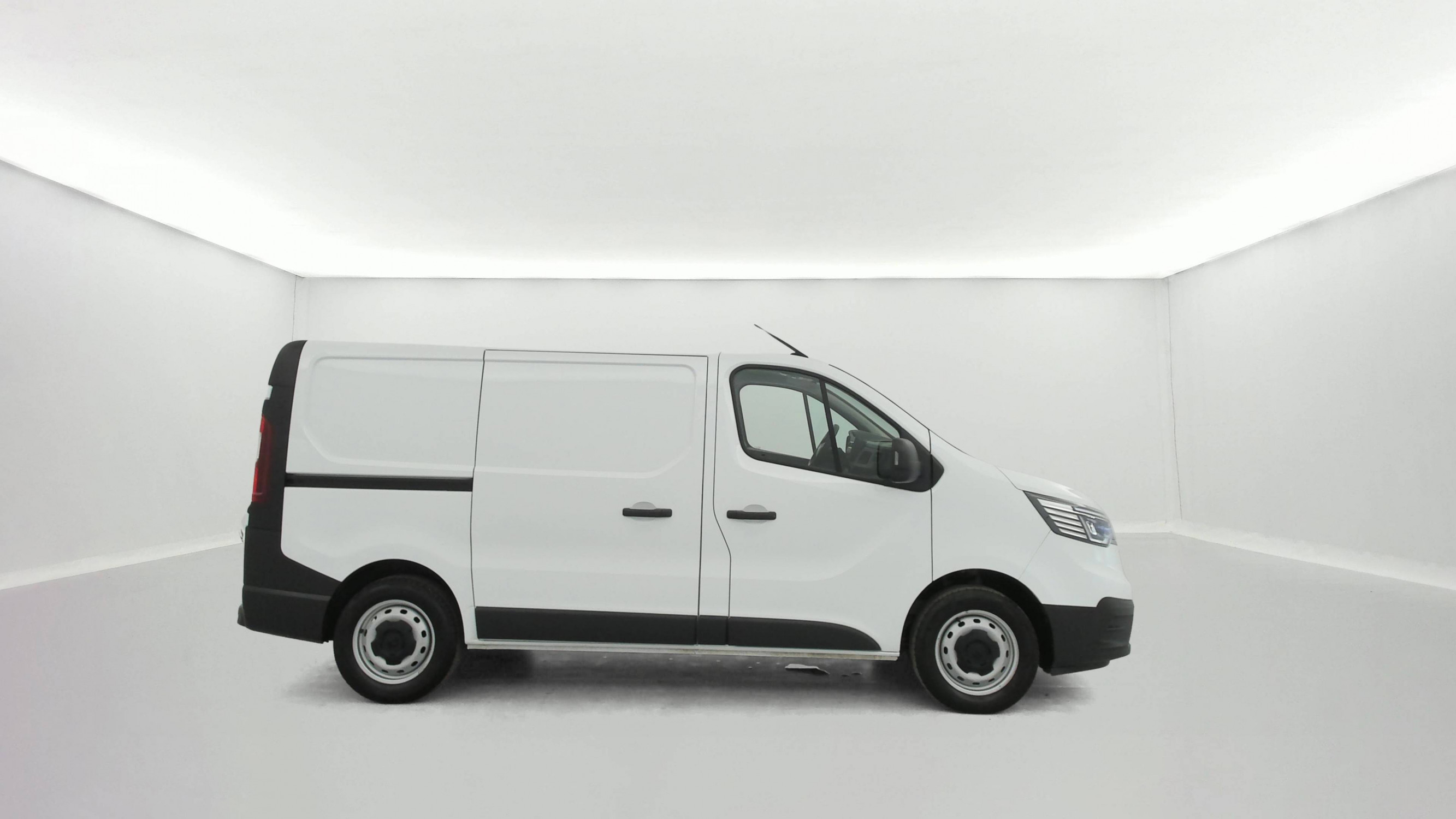 Vente en ligne Renault Trafic 3 Fourgon TRAFIC FGN L1H1 3000 KG BLUE DCI 130 au prix de 23 590 €