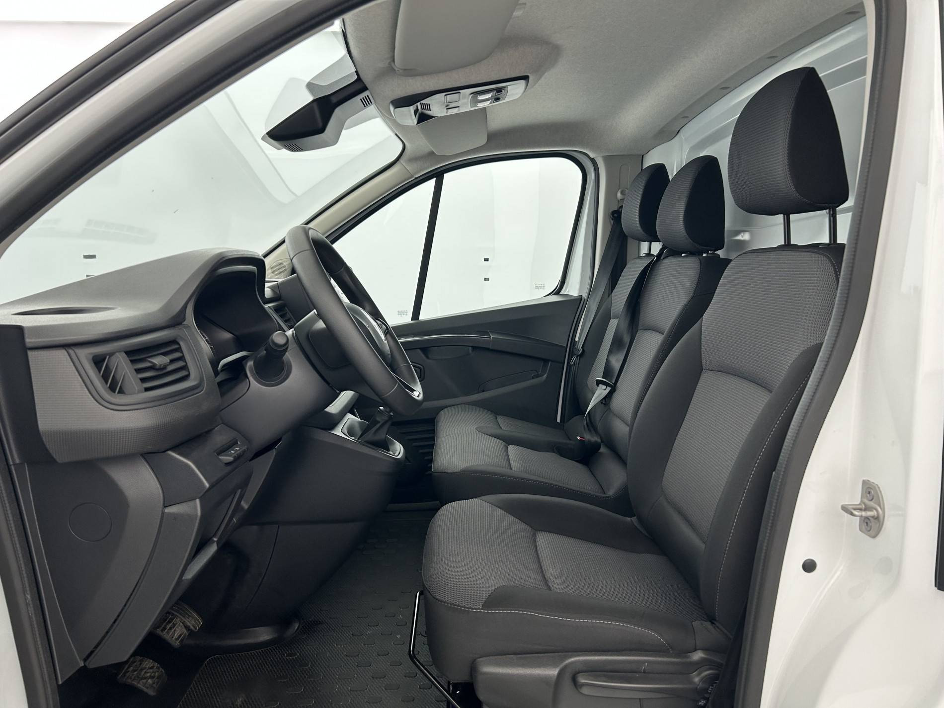 Vente en ligne Renault Trafic 3 Fourgon TRAFIC FGN L1H1 3000 KG BLUE DCI 130 au prix de 23 590 €