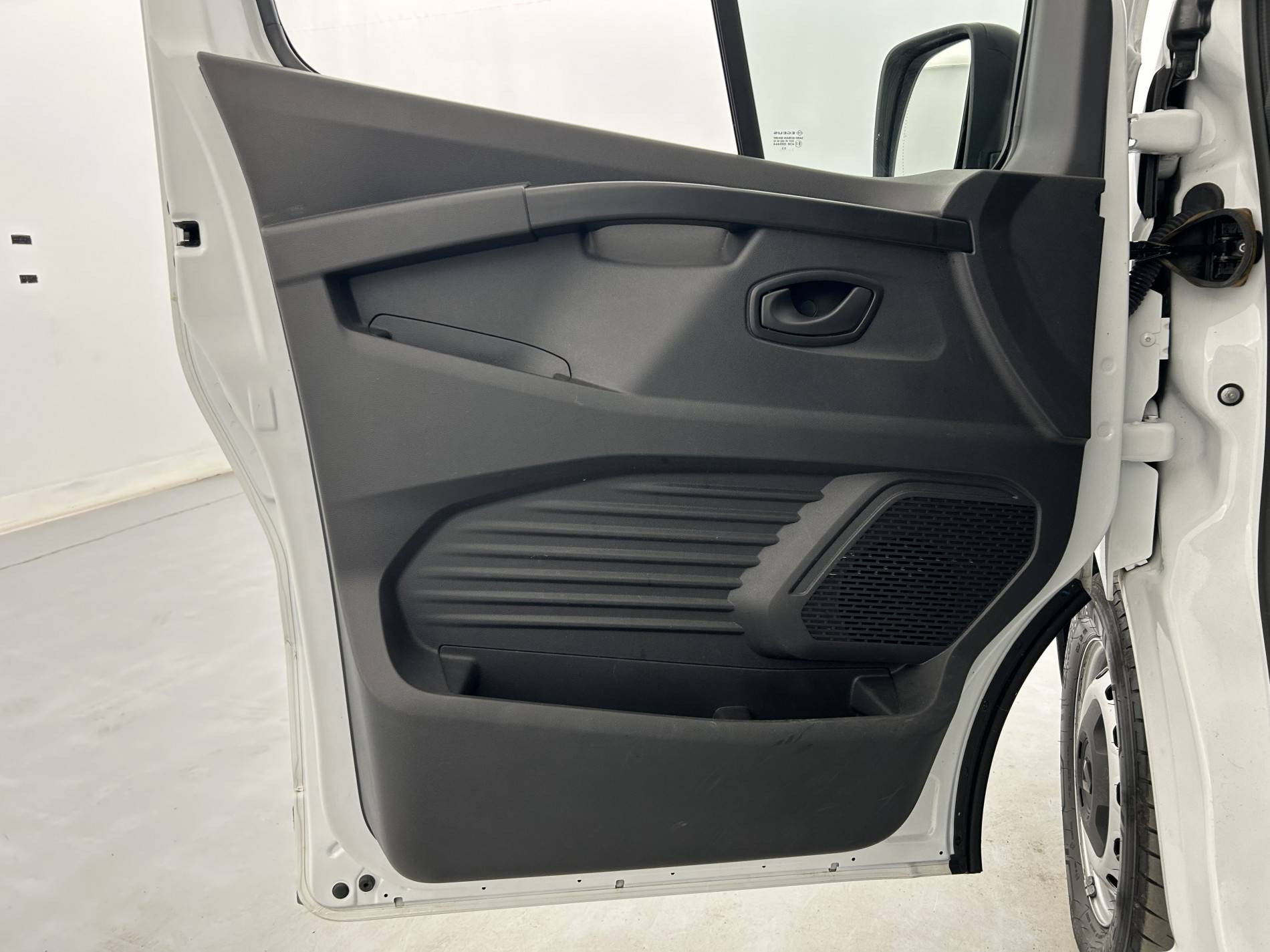 Vente en ligne Renault Trafic 3 Fourgon TRAFIC FGN L1H1 3000 KG BLUE DCI 130 au prix de 23 590 €